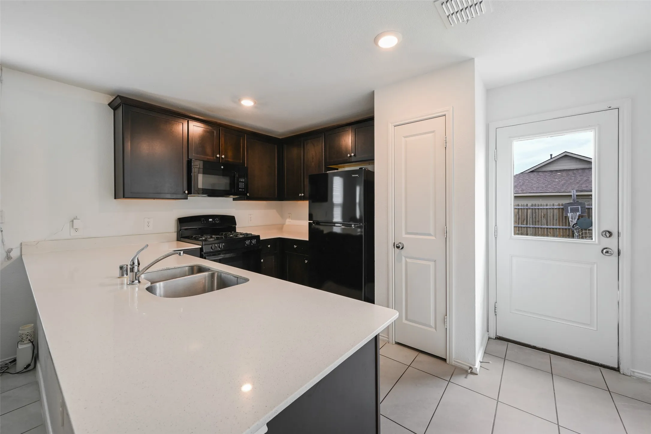 Single Family Residence For Sale in Dallas County , 1104 Crestview Drive, Hutchins, Texas 75141, 3 Bedrooms, 2 Bathrooms, 2 Garage spaces, 1,310 Sqft, built in 2022, Price $265,000, mls#21346897, Real Estate Agent in Hutchins, Homes For Sale in Dallas county, Homes For Sale in Hutchins, Realtor in Hutchins Texas, Real Estate Brokerage Independent Realty Texas, Luminita Cordes Realtor