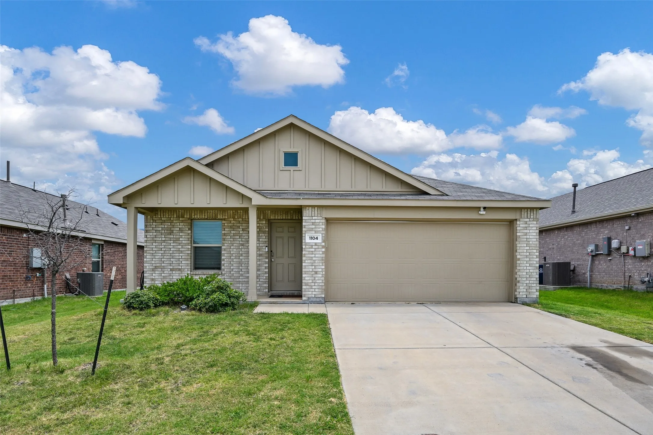 Single Family Residence For Sale in Dallas County , 1104 Crestview Drive, Hutchins, Texas 75141, 3 Bedrooms, 2 Bathrooms, 2 Garage spaces, 1,310 Sqft, built in 2022, Price $265,000, mls#21346897, Real Estate Agent in Hutchins, Homes For Sale in Dallas county, Homes For Sale in Hutchins, Realtor in Hutchins Texas, Real Estate Brokerage Independent Realty Texas, Luminita Cordes Realtor