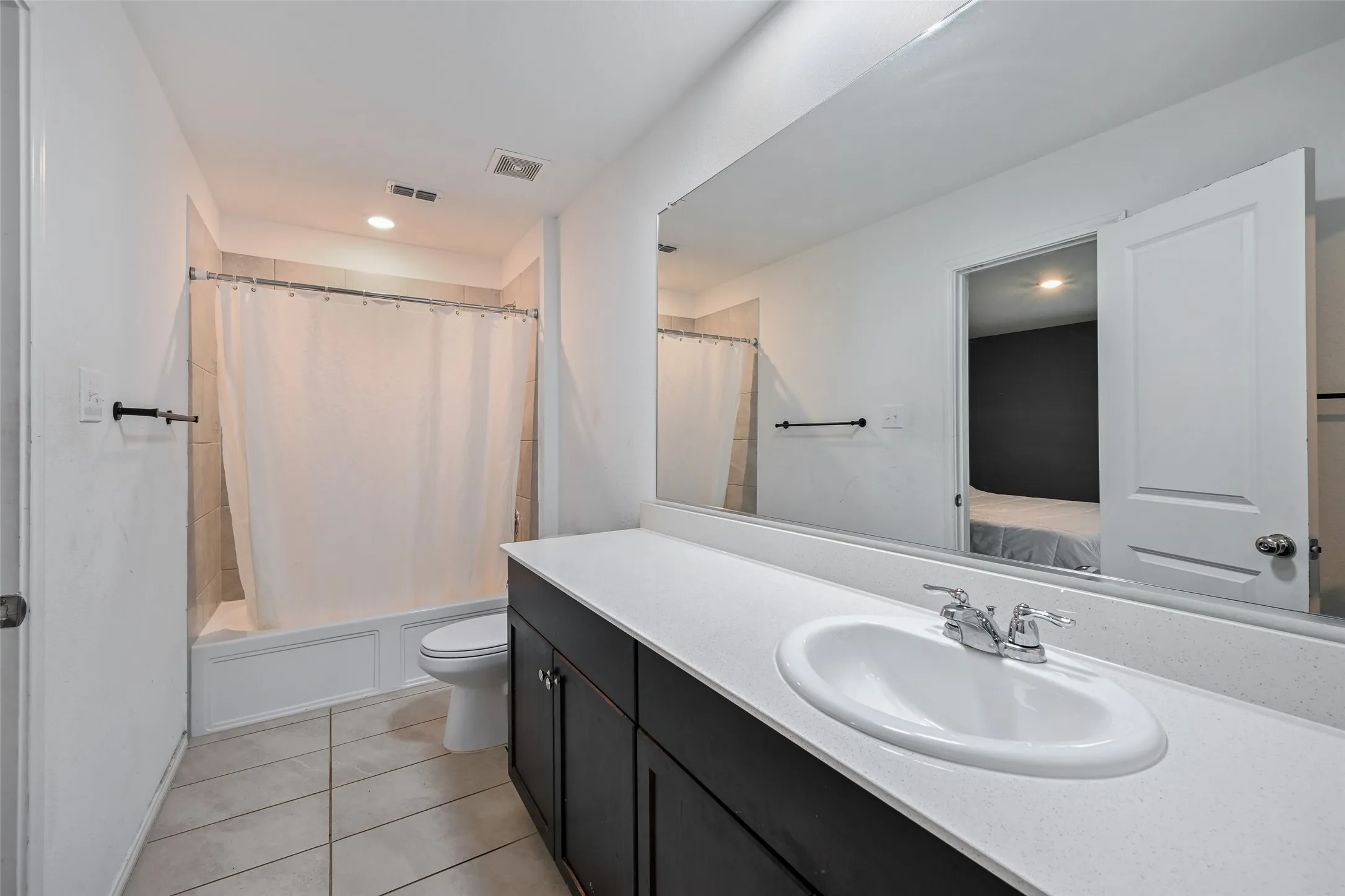 Single Family Residence For Sale in Dallas County , 1104 Crestview Drive, Hutchins, Texas 75141, 3 Bedrooms, 2 Bathrooms, 2 Garage spaces, 1,310 Sqft, built in 2022, Price $265,000, mls#21346897, Real Estate Agent in Hutchins, Homes For Sale in Dallas county, Homes For Sale in Hutchins, Realtor in Hutchins Texas, Real Estate Brokerage Independent Realty Texas, Luminita Cordes Realtor