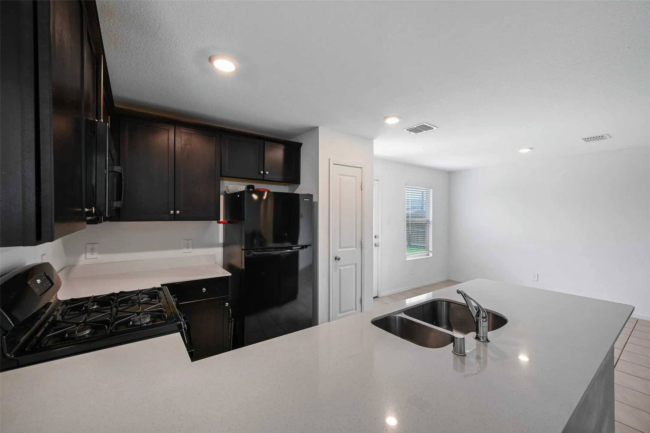 Single Family Residence For Sale in Dallas County , 1104 Crestview Drive, Hutchins, Texas 75141, 3 Bedrooms, 2 Bathrooms, 2 Garage spaces, 1,310 Sqft, built in 2022, Price $265,000, mls#21346897, Real Estate Agent in Hutchins, Homes For Sale in Dallas county, Homes For Sale in Hutchins, Realtor in Hutchins Texas, Real Estate Brokerage Independent Realty Texas, Luminita Cordes Realtor