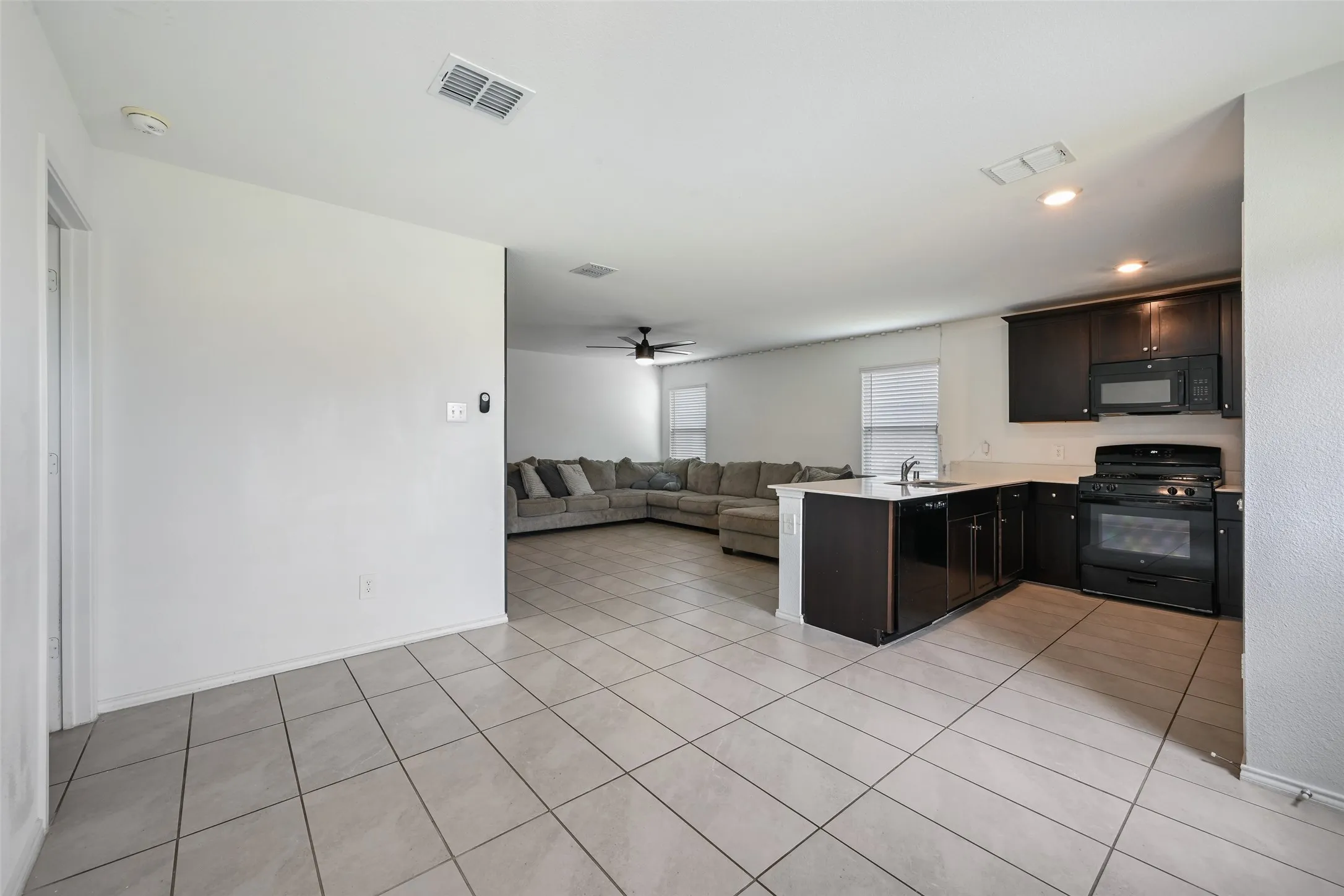 Single Family Residence For Sale in Dallas County , 1104 Crestview Drive, Hutchins, Texas 75141, 3 Bedrooms, 2 Bathrooms, 2 Garage spaces, 1,310 Sqft, built in 2022, Price $265,000, mls#21346897, Real Estate Agent in Hutchins, Homes For Sale in Dallas county, Homes For Sale in Hutchins, Realtor in Hutchins Texas, Real Estate Brokerage Independent Realty Texas, Luminita Cordes Realtor
