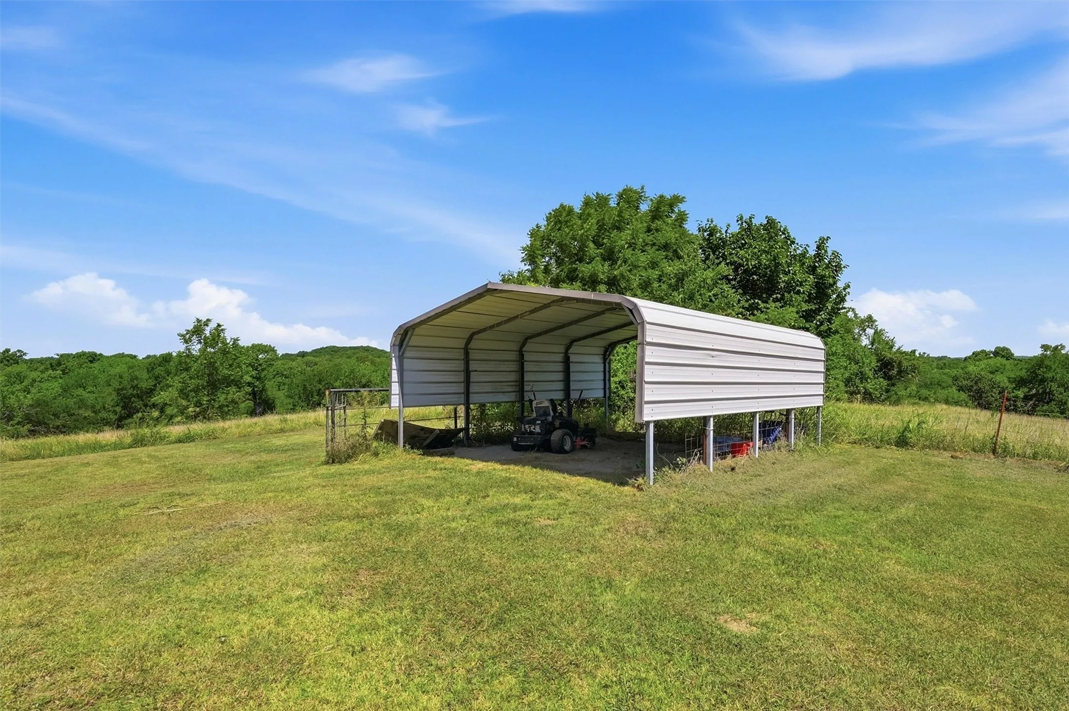 Farm For Sale in Grayson County , 3636 State Highway 56, Bells, Texas 75414, 3 Bedroom, 1 Bathroom, Garage spaces, 1,025 Sqft, built in 1965, mls#21344700, Real Estate Agent in Bells, Homes For Sale in Grayson county, Homes For Sale in Bells, Realtor in Bells Texas, Real Estate Brokerage Independent Realty Texas, Luminita Cordes Realtor