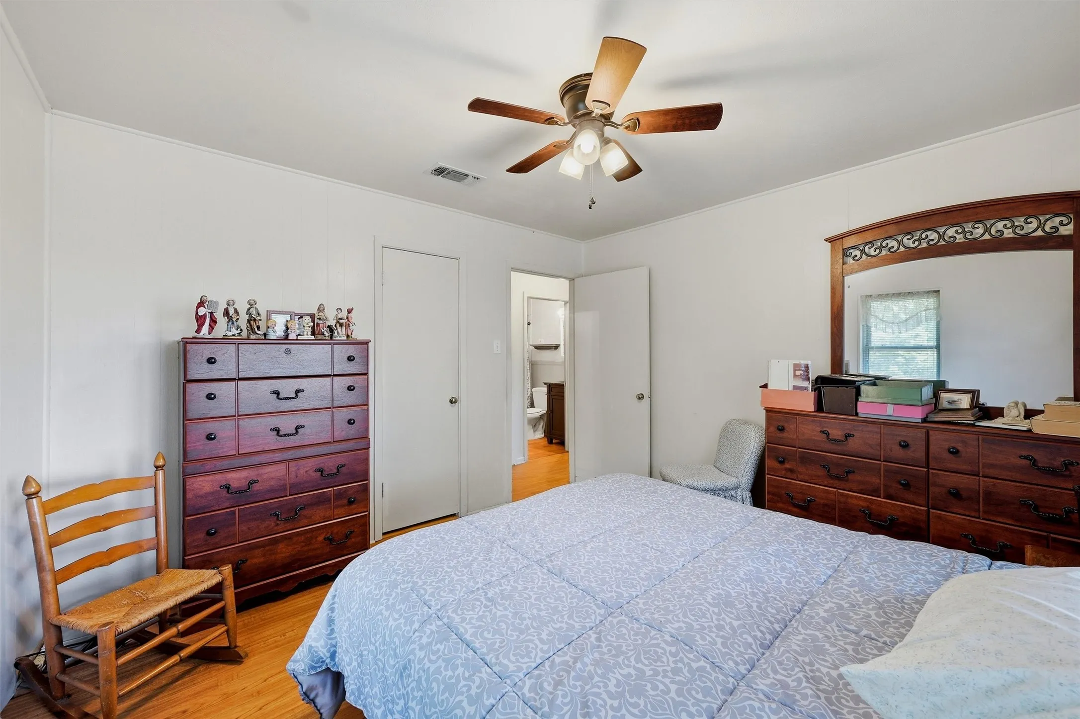Farm For Sale in Grayson County , 3636 State Highway 56, Bells, Texas 75414, 3 Bedroom, 1 Bathroom, Garage spaces, 1,025 Sqft, built in 1965, mls#21344700, Real Estate Agent in Bells, Homes For Sale in Grayson county, Homes For Sale in Bells, Realtor in Bells Texas, Real Estate Brokerage Independent Realty Texas, Luminita Cordes Realtor