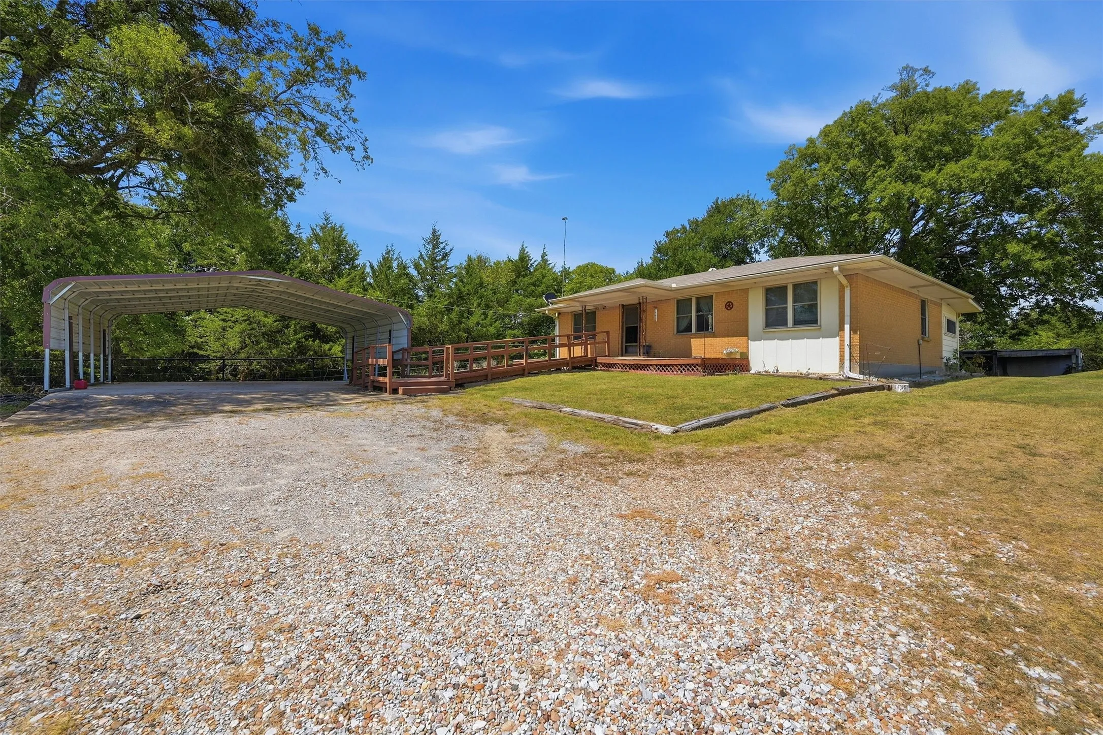 Farm For Sale in Grayson County , 3636 State Highway 56, Bells, Texas 75414, 3 Bedroom, 1 Bathroom, Garage spaces, 1,025 Sqft, built in 1965, mls#21344700, Real Estate Agent in Bells, Homes For Sale in Grayson county, Homes For Sale in Bells, Realtor in Bells Texas, Real Estate Brokerage Independent Realty Texas, Luminita Cordes Realtor