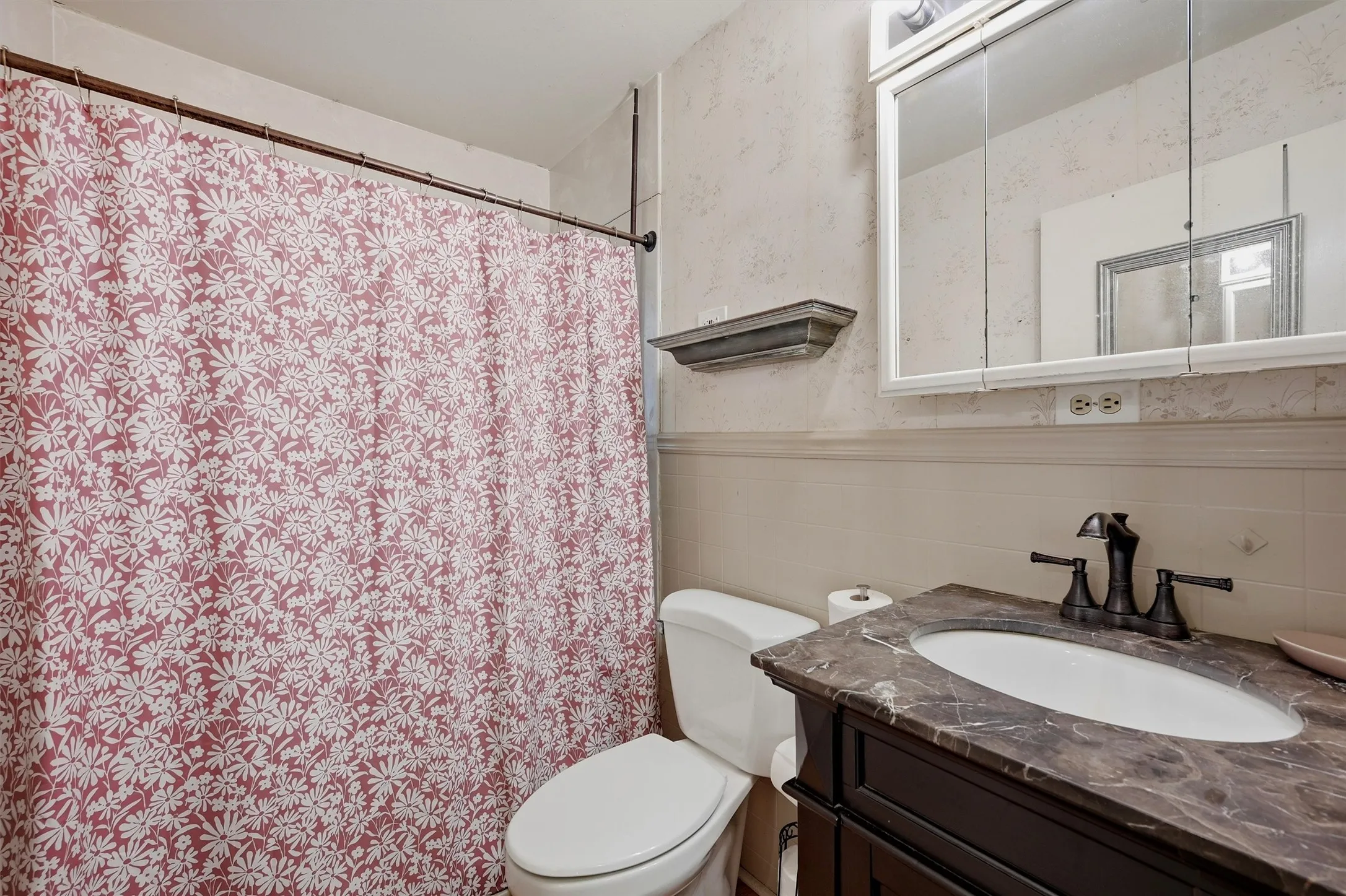 Farm For Sale in Grayson County , 3636 State Highway 56, Bells, Texas 75414, 3 Bedroom, 1 Bathroom, Garage spaces, 1,025 Sqft, built in 1965, mls#21344700, Real Estate Agent in Bells, Homes For Sale in Grayson county, Homes For Sale in Bells, Realtor in Bells Texas, Real Estate Brokerage Independent Realty Texas, Luminita Cordes Realtor