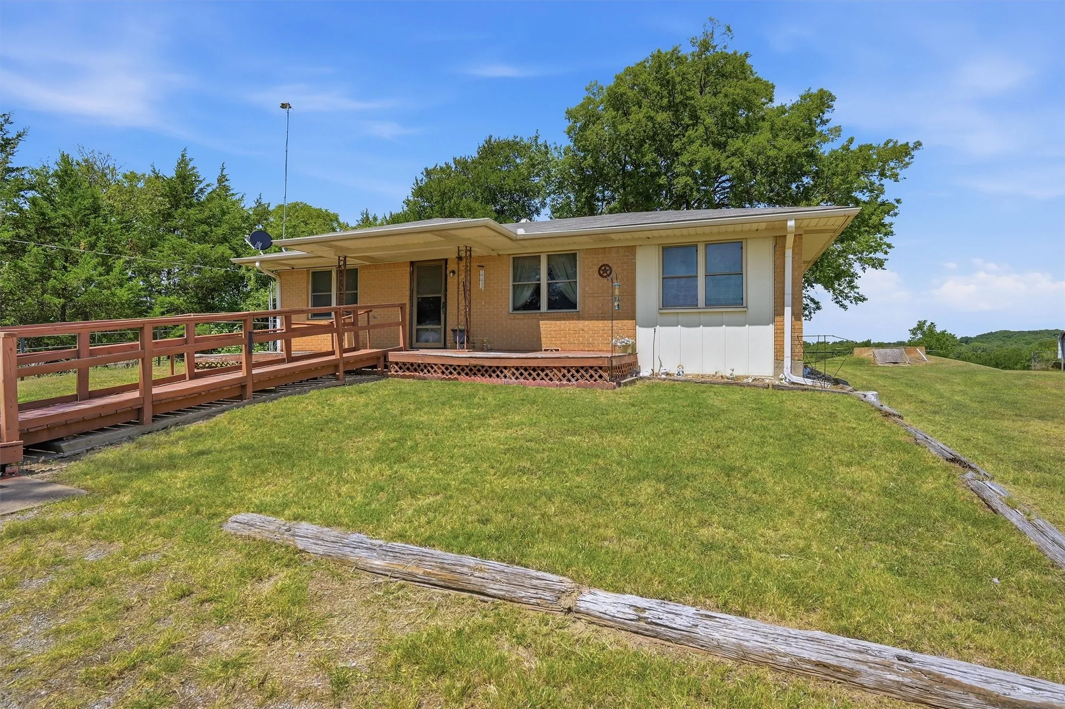 Farm For Sale in Grayson County , 3636 State Highway 56, Bells, Texas 75414, 3 Bedroom, 1 Bathroom, Garage spaces, 1,025 Sqft, built in 1965, mls#21344700, Real Estate Agent in Bells, Homes For Sale in Grayson county, Homes For Sale in Bells, Realtor in Bells Texas, Real Estate Brokerage Independent Realty Texas, Luminita Cordes Realtor