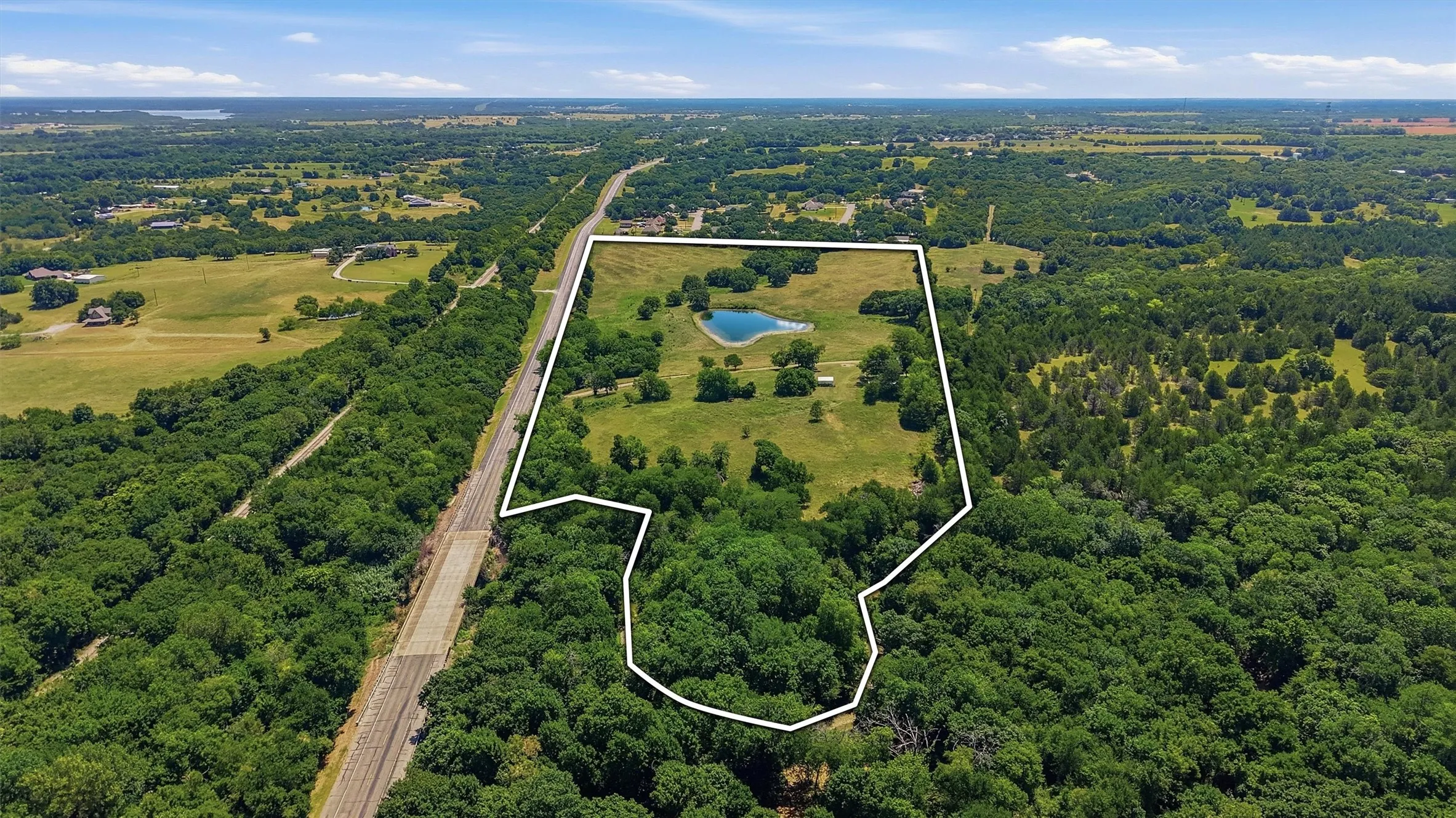 Farm For Sale in Grayson County , 3636 State Highway 56, Bells, Texas 75414, 3 Bedroom, 1 Bathroom, Garage spaces, 1,025 Sqft, built in 1965, mls#21344700, Real Estate Agent in Bells, Homes For Sale in Grayson county, Homes For Sale in Bells, Realtor in Bells Texas, Real Estate Brokerage Independent Realty Texas, Luminita Cordes Realtor