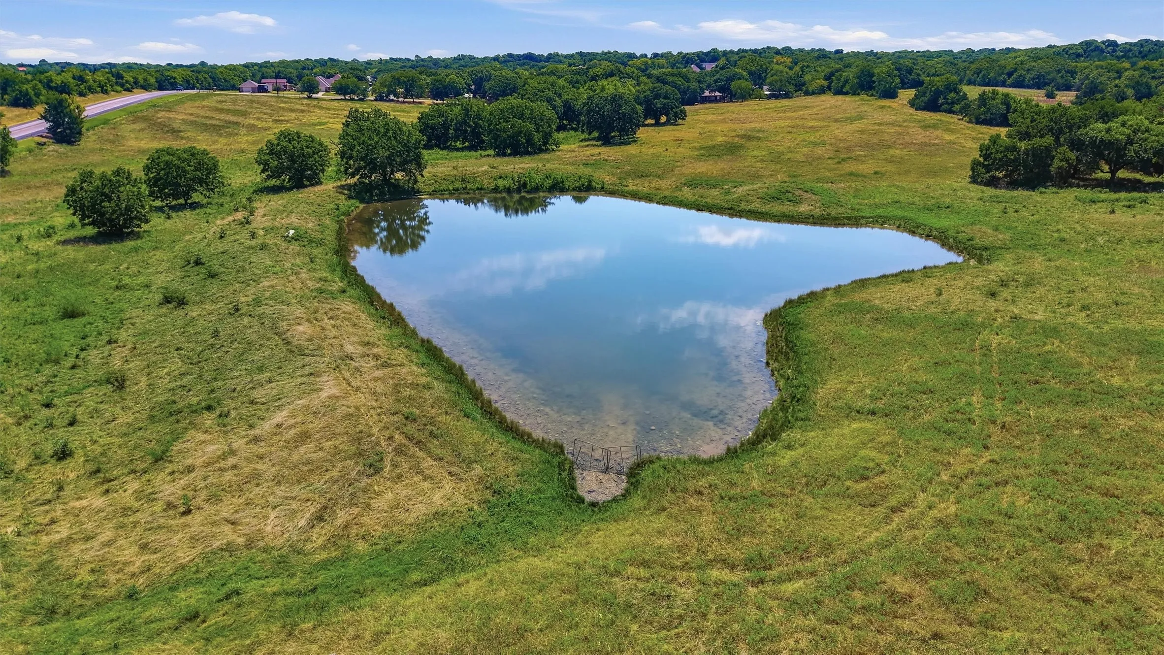 Farm For Sale in Grayson County , 3636 State Highway 56, Bells, Texas 75414, 3 Bedroom, 1 Bathroom, Garage spaces, 1,025 Sqft, built in 1965, mls#21344700, Real Estate Agent in Bells, Homes For Sale in Grayson county, Homes For Sale in Bells, Realtor in Bells Texas, Real Estate Brokerage Independent Realty Texas, Luminita Cordes Realtor