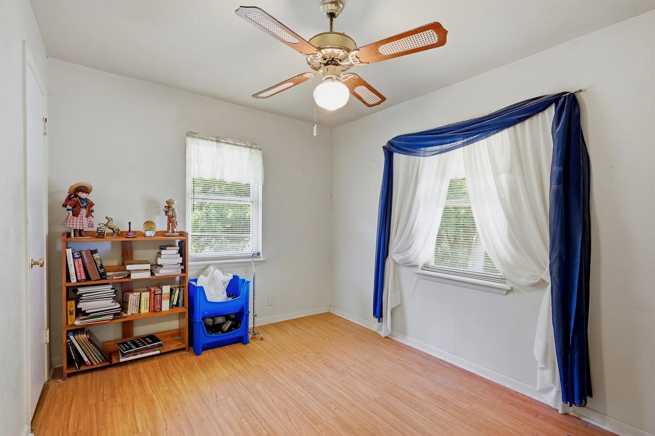 Farm For Sale in Grayson County , 3636 State Highway 56, Bells, Texas 75414, 3 Bedroom, 1 Bathroom, Garage spaces, 1,025 Sqft, built in 1965, mls#21344700, Real Estate Agent in Bells, Homes For Sale in Grayson county, Homes For Sale in Bells, Realtor in Bells Texas, Real Estate Brokerage Independent Realty Texas, Luminita Cordes Realtor
