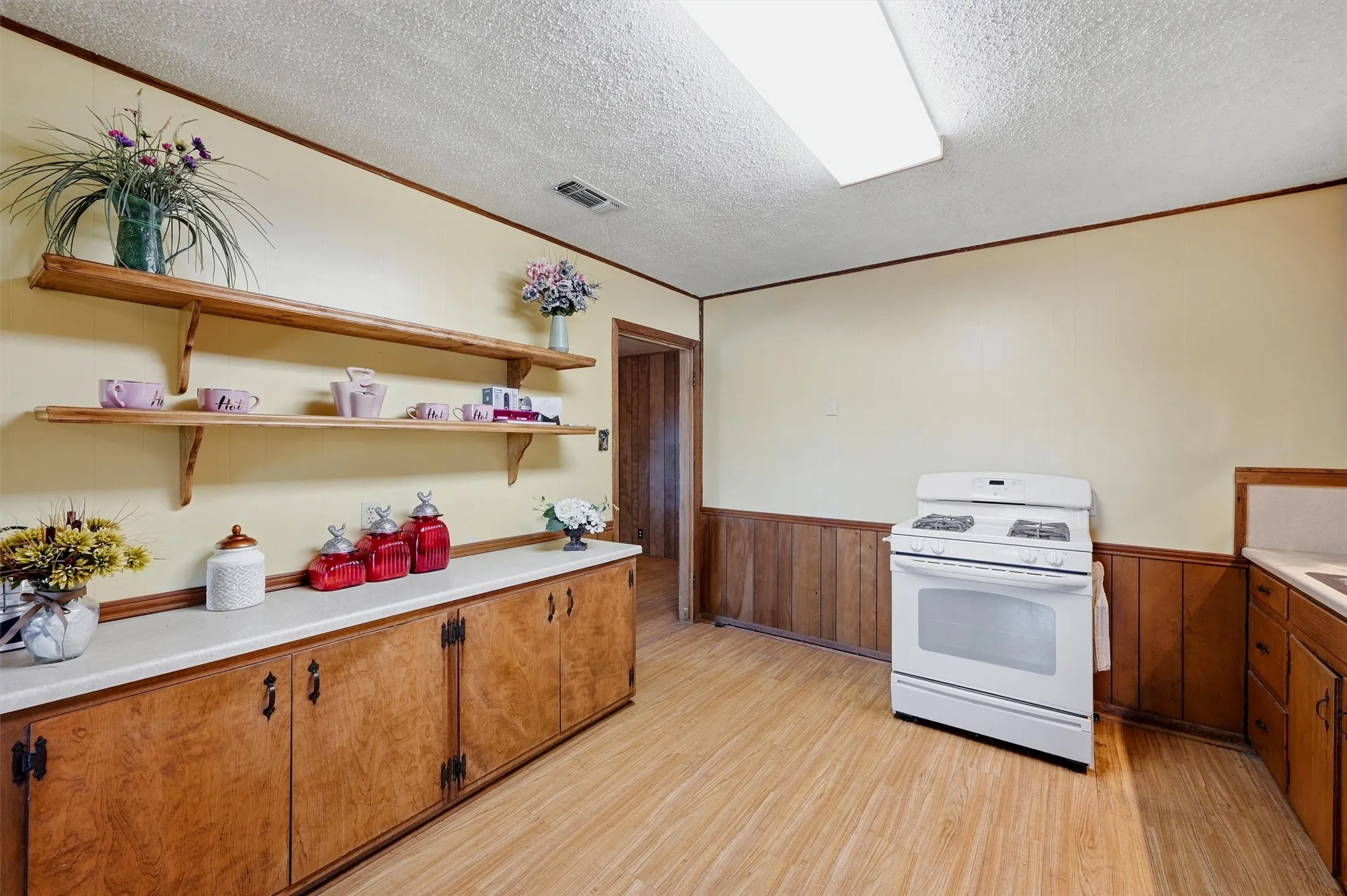 Farm For Sale in Grayson County , 3636 State Highway 56, Bells, Texas 75414, 3 Bedroom, 1 Bathroom, Garage spaces, 1,025 Sqft, built in 1965, mls#21344700, Real Estate Agent in Bells, Homes For Sale in Grayson county, Homes For Sale in Bells, Realtor in Bells Texas, Real Estate Brokerage Independent Realty Texas, Luminita Cordes Realtor