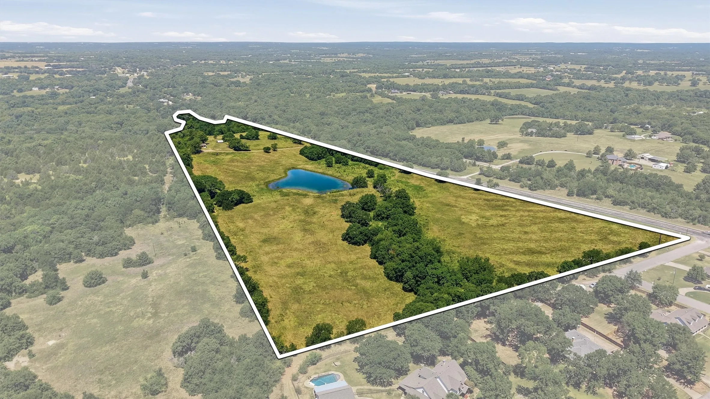 Farm For Sale in Grayson County , 3636 State Highway 56, Bells, Texas 75414, 3 Bedroom, 1 Bathroom, Garage spaces, 1,025 Sqft, built in 1965, mls#21344700, Real Estate Agent in Bells, Homes For Sale in Grayson county, Homes For Sale in Bells, Realtor in Bells Texas, Real Estate Brokerage Independent Realty Texas, Luminita Cordes Realtor