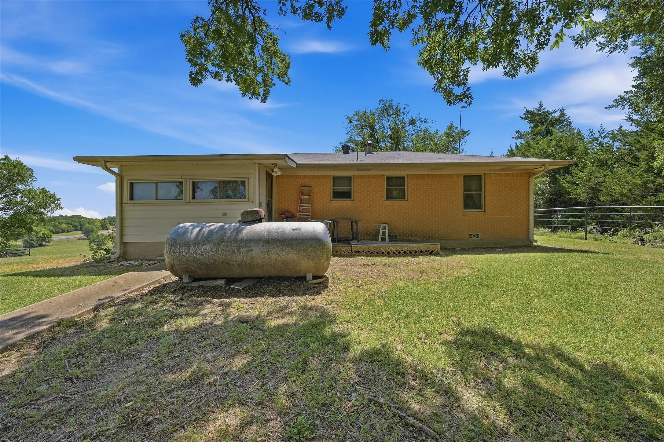 Farm For Sale in Grayson County , 3636 State Highway 56, Bells, Texas 75414, 3 Bedroom, 1 Bathroom, Garage spaces, 1,025 Sqft, built in 1965, mls#21344700, Real Estate Agent in Bells, Homes For Sale in Grayson county, Homes For Sale in Bells, Realtor in Bells Texas, Real Estate Brokerage Independent Realty Texas, Luminita Cordes Realtor
