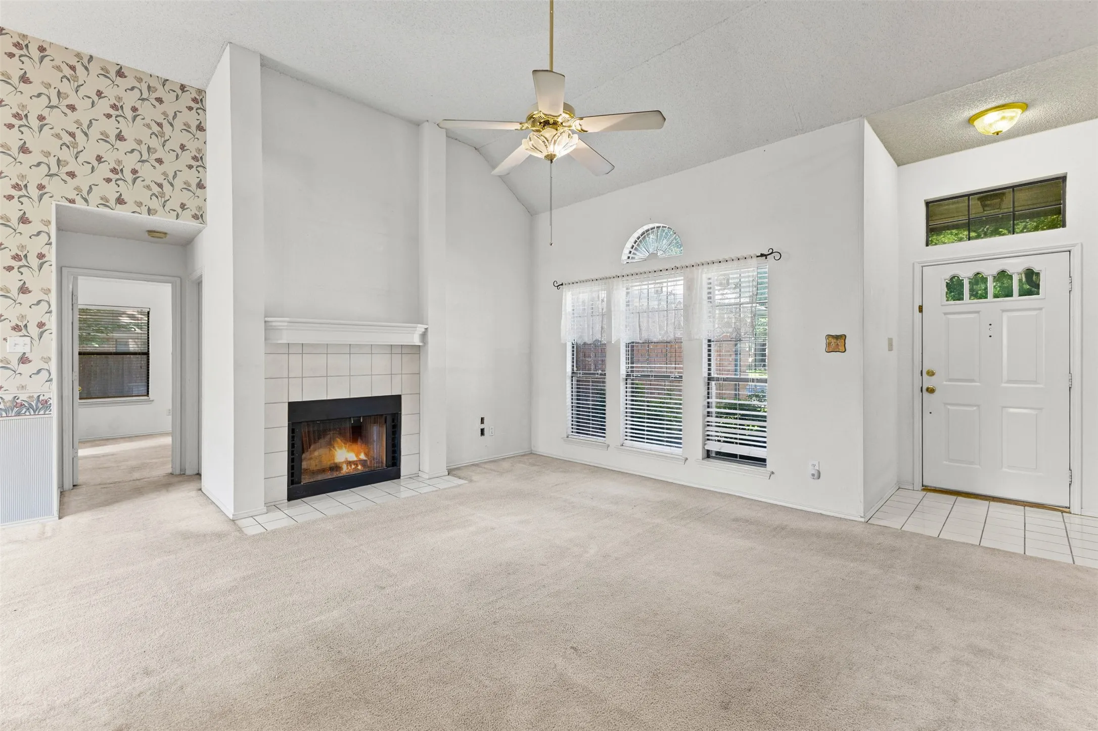 Single Family Residence For Sale in Johnson County , 664 Parkridge Boulevard, Burleson, Texas 76028, 3 Bedroom, 2 Bathroom, 2 Garage spaces, 1,400 Sqft, built in 1992, mls#21343457, Real Estate Agent in Burleson, Homes For Sale in Johnson county, Homes For Sale in Burleson, Realtor in Burleson Texas, Real Estate Brokerage Independent Realty Texas, Luminita Cordes Realtor