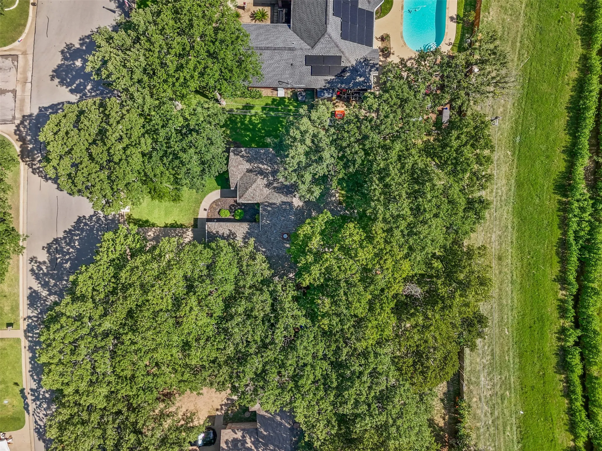 Single Family Residence For Sale in Johnson County , 664 Parkridge Boulevard, Burleson, Texas 76028, 3 Bedroom, 2 Bathroom, 2 Garage spaces, 1,400 Sqft, built in 1992, mls#21343457, Real Estate Agent in Burleson, Homes For Sale in Johnson county, Homes For Sale in Burleson, Realtor in Burleson Texas, Real Estate Brokerage Independent Realty Texas, Luminita Cordes Realtor