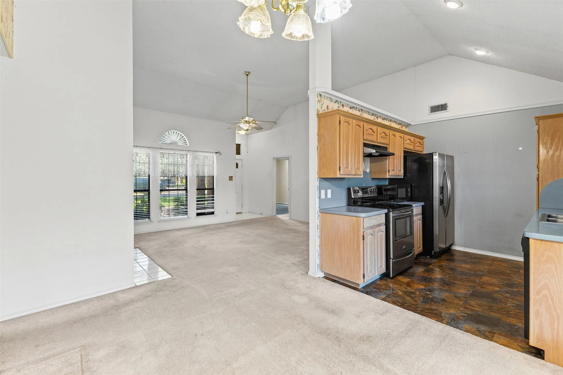 Single Family Residence For Sale in Johnson County , 664 Parkridge Boulevard, Burleson, Texas 76028, 3 Bedroom, 2 Bathroom, 2 Garage spaces, 1,400 Sqft, built in 1992, mls#21343457, Real Estate Agent in Burleson, Homes For Sale in Johnson county, Homes For Sale in Burleson, Realtor in Burleson Texas, Real Estate Brokerage Independent Realty Texas, Luminita Cordes Realtor