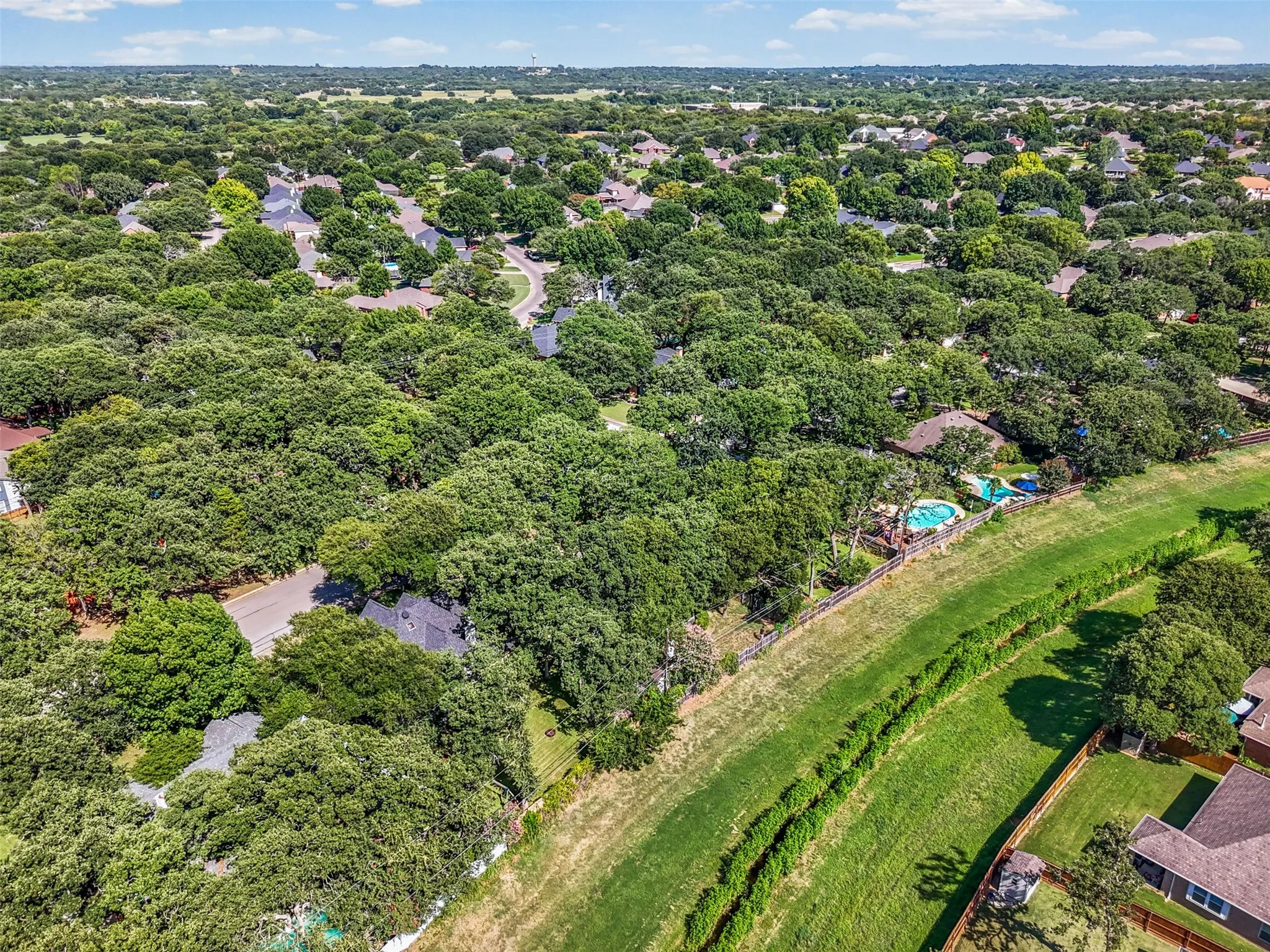 Single Family Residence For Sale in Johnson County , 664 Parkridge Boulevard, Burleson, Texas 76028, 3 Bedroom, 2 Bathroom, 2 Garage spaces, 1,400 Sqft, built in 1992, mls#21343457, Real Estate Agent in Burleson, Homes For Sale in Johnson county, Homes For Sale in Burleson, Realtor in Burleson Texas, Real Estate Brokerage Independent Realty Texas, Luminita Cordes Realtor