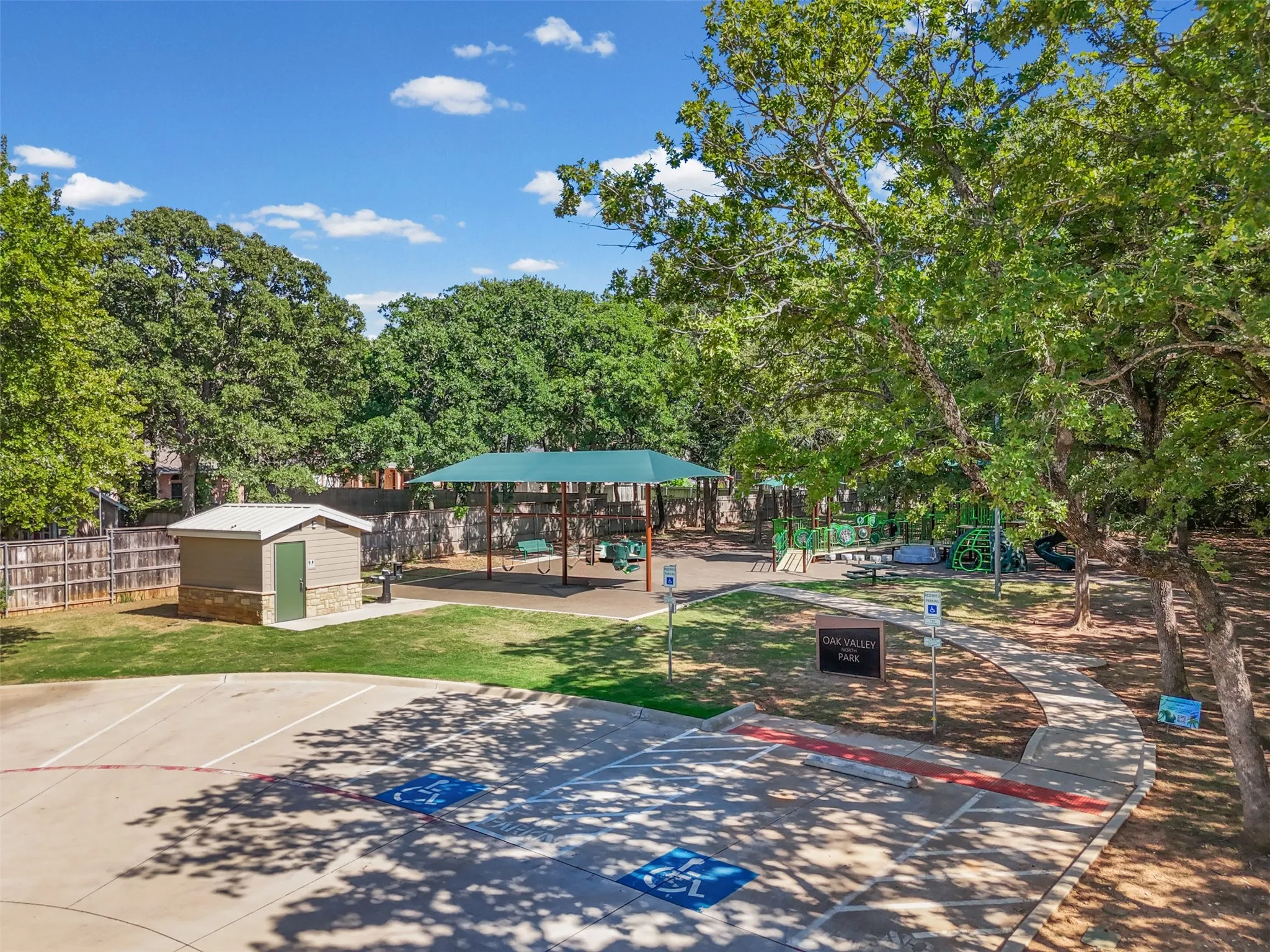 Single Family Residence For Sale in Johnson County , 664 Parkridge Boulevard, Burleson, Texas 76028, 3 Bedroom, 2 Bathroom, 2 Garage spaces, 1,400 Sqft, built in 1992, mls#21343457, Real Estate Agent in Burleson, Homes For Sale in Johnson county, Homes For Sale in Burleson, Realtor in Burleson Texas, Real Estate Brokerage Independent Realty Texas, Luminita Cordes Realtor