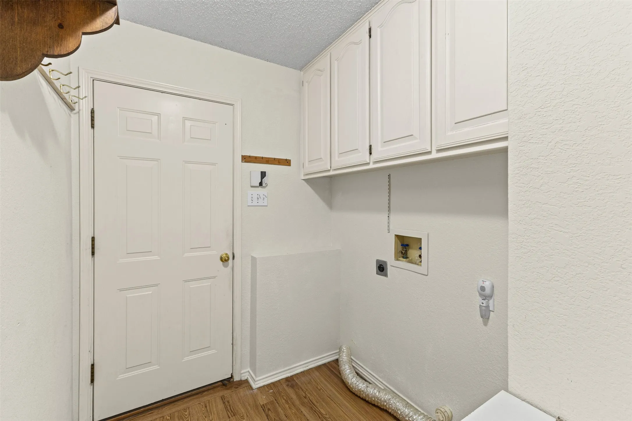 Single Family Residence For Sale in Johnson County , 664 Parkridge Boulevard, Burleson, Texas 76028, 3 Bedroom, 2 Bathroom, 2 Garage spaces, 1,400 Sqft, built in 1992, mls#21343457, Real Estate Agent in Burleson, Homes For Sale in Johnson county, Homes For Sale in Burleson, Realtor in Burleson Texas, Real Estate Brokerage Independent Realty Texas, Luminita Cordes Realtor