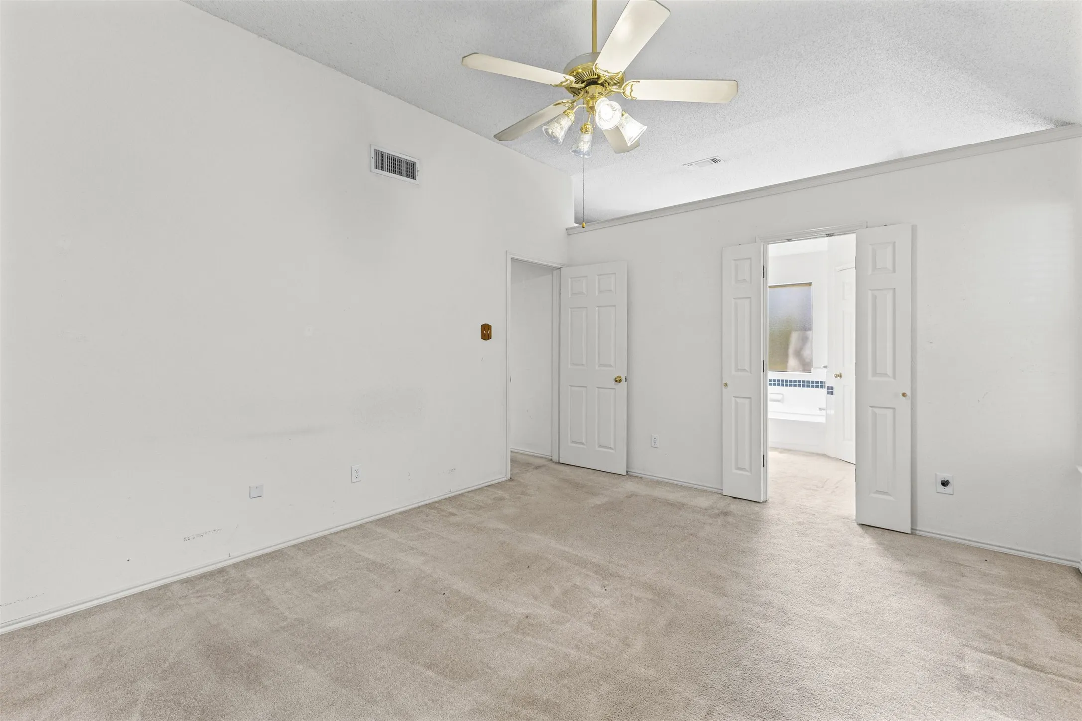 Single Family Residence For Sale in Johnson County , 664 Parkridge Boulevard, Burleson, Texas 76028, 3 Bedroom, 2 Bathroom, 2 Garage spaces, 1,400 Sqft, built in 1992, mls#21343457, Real Estate Agent in Burleson, Homes For Sale in Johnson county, Homes For Sale in Burleson, Realtor in Burleson Texas, Real Estate Brokerage Independent Realty Texas, Luminita Cordes Realtor