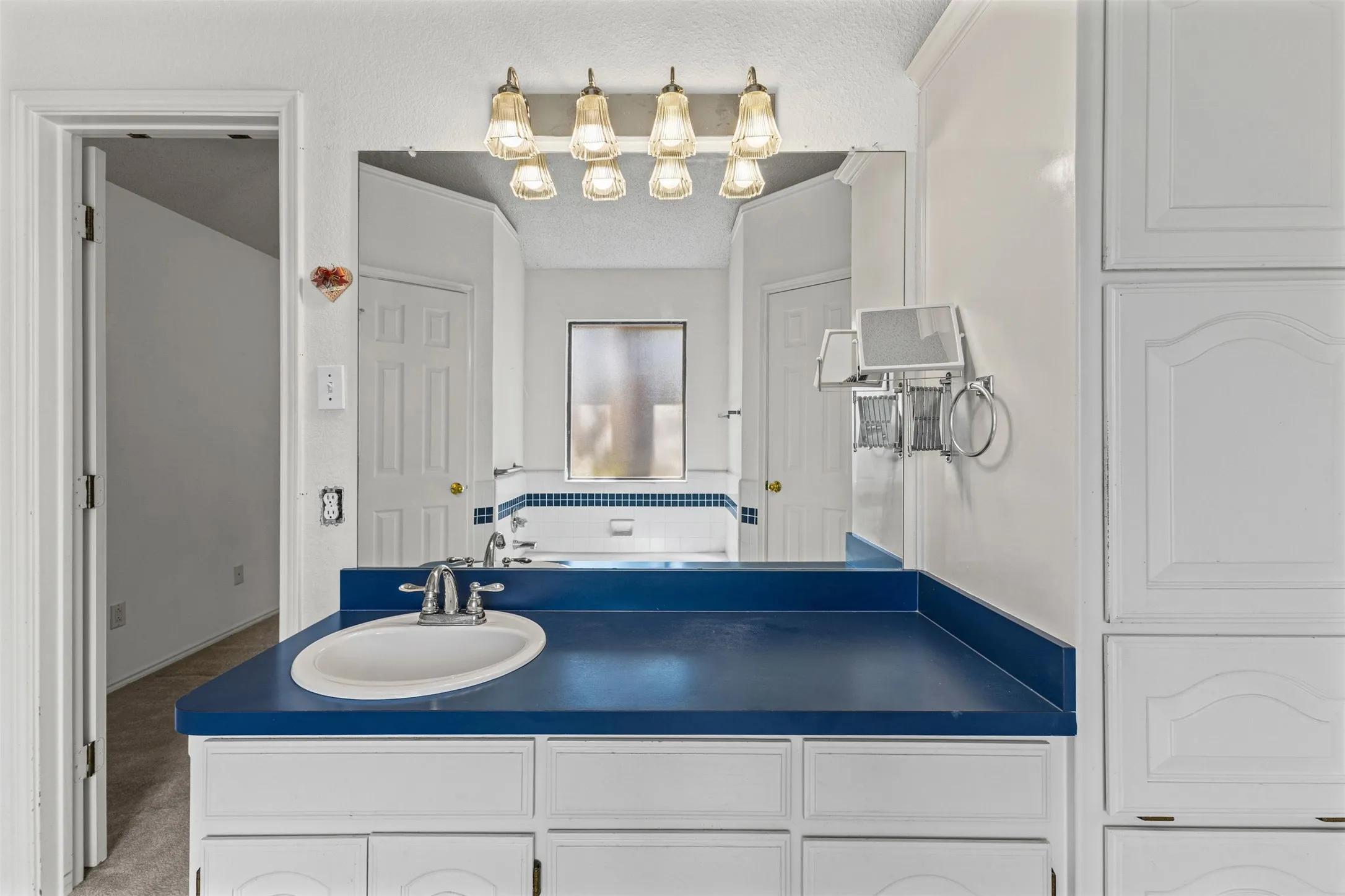 Single Family Residence For Sale in Johnson County , 664 Parkridge Boulevard, Burleson, Texas 76028, 3 Bedroom, 2 Bathroom, 2 Garage spaces, 1,400 Sqft, built in 1992, mls#21343457, Real Estate Agent in Burleson, Homes For Sale in Johnson county, Homes For Sale in Burleson, Realtor in Burleson Texas, Real Estate Brokerage Independent Realty Texas, Luminita Cordes Realtor