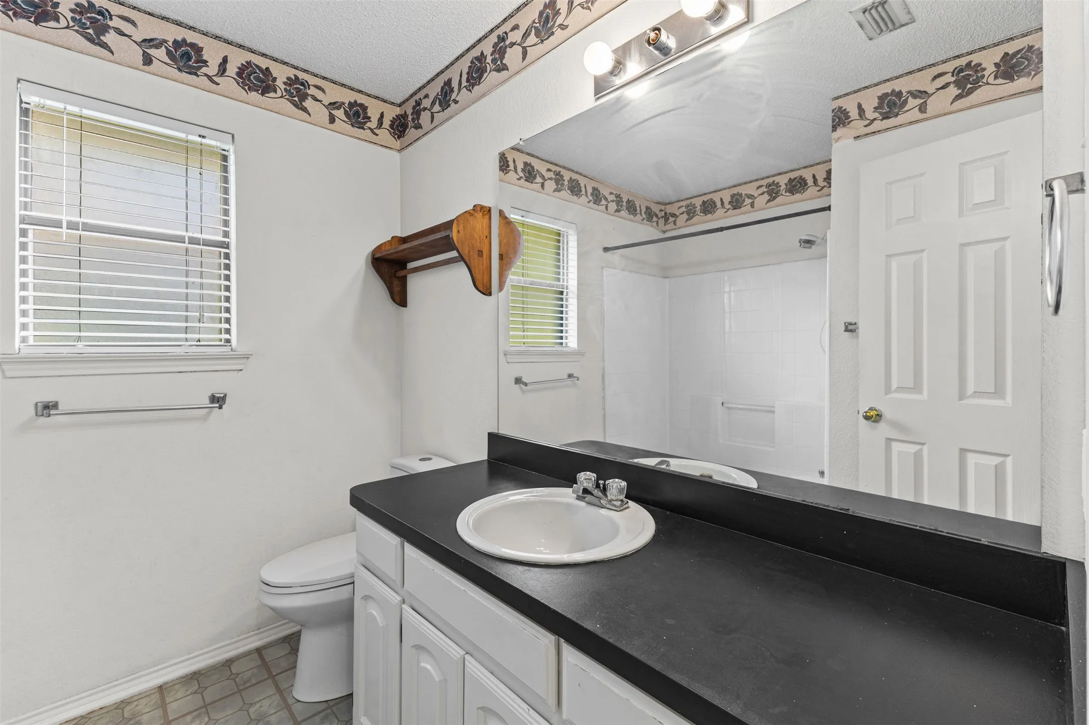 Single Family Residence For Sale in Johnson County , 664 Parkridge Boulevard, Burleson, Texas 76028, 3 Bedroom, 2 Bathroom, 2 Garage spaces, 1,400 Sqft, built in 1992, mls#21343457, Real Estate Agent in Burleson, Homes For Sale in Johnson county, Homes For Sale in Burleson, Realtor in Burleson Texas, Real Estate Brokerage Independent Realty Texas, Luminita Cordes Realtor