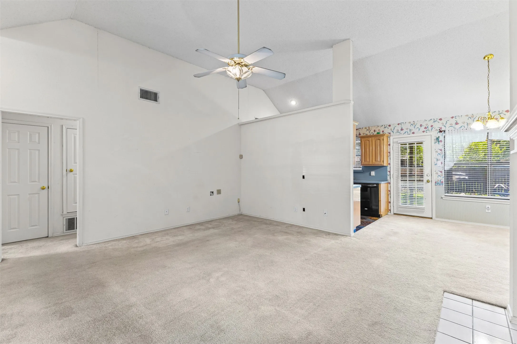 Single Family Residence For Sale in Johnson County , 664 Parkridge Boulevard, Burleson, Texas 76028, 3 Bedroom, 2 Bathroom, 2 Garage spaces, 1,400 Sqft, built in 1992, mls#21343457, Real Estate Agent in Burleson, Homes For Sale in Johnson county, Homes For Sale in Burleson, Realtor in Burleson Texas, Real Estate Brokerage Independent Realty Texas, Luminita Cordes Realtor