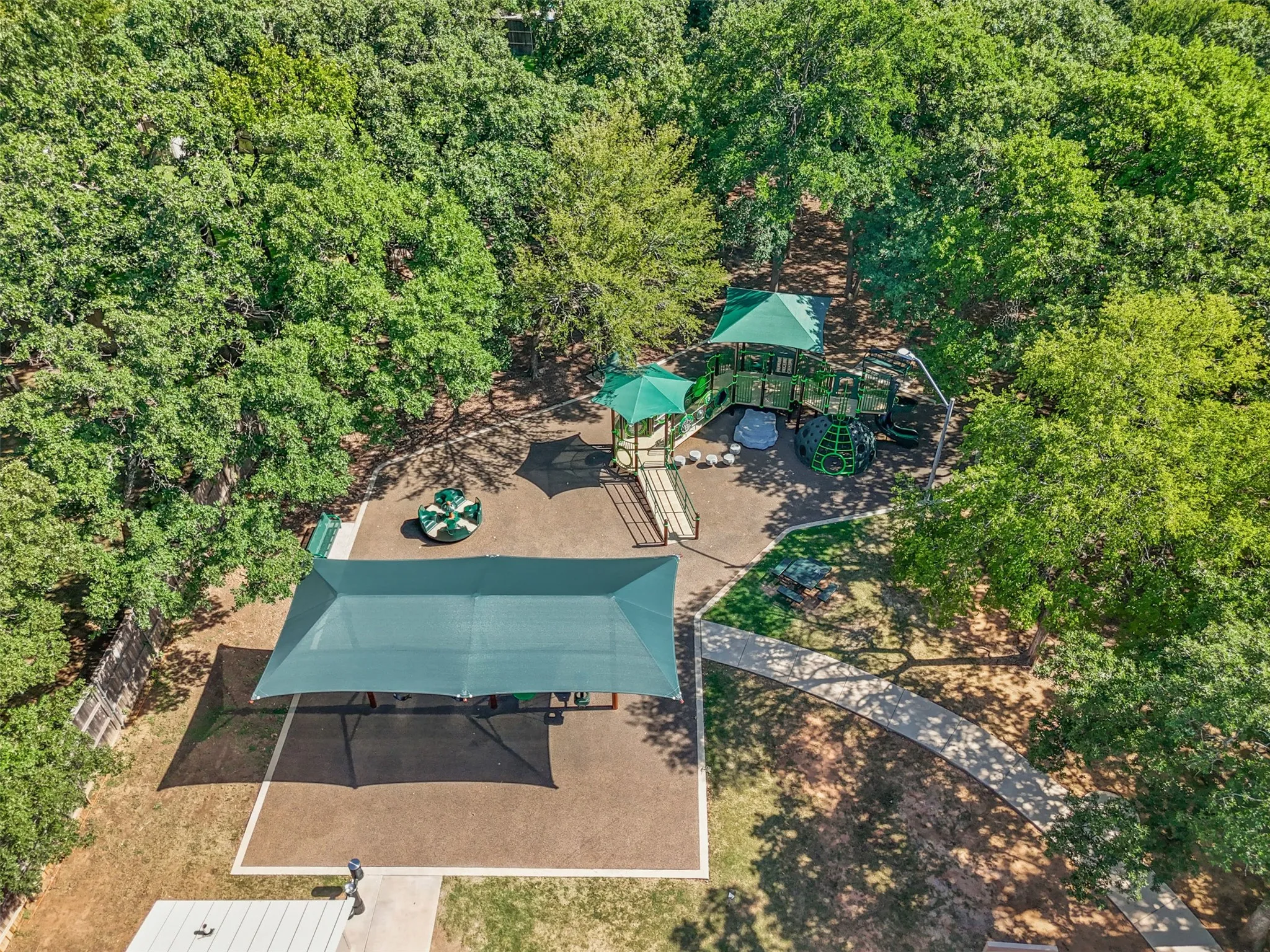 Single Family Residence For Sale in Johnson County , 664 Parkridge Boulevard, Burleson, Texas 76028, 3 Bedroom, 2 Bathroom, 2 Garage spaces, 1,400 Sqft, built in 1992, mls#21343457, Real Estate Agent in Burleson, Homes For Sale in Johnson county, Homes For Sale in Burleson, Realtor in Burleson Texas, Real Estate Brokerage Independent Realty Texas, Luminita Cordes Realtor