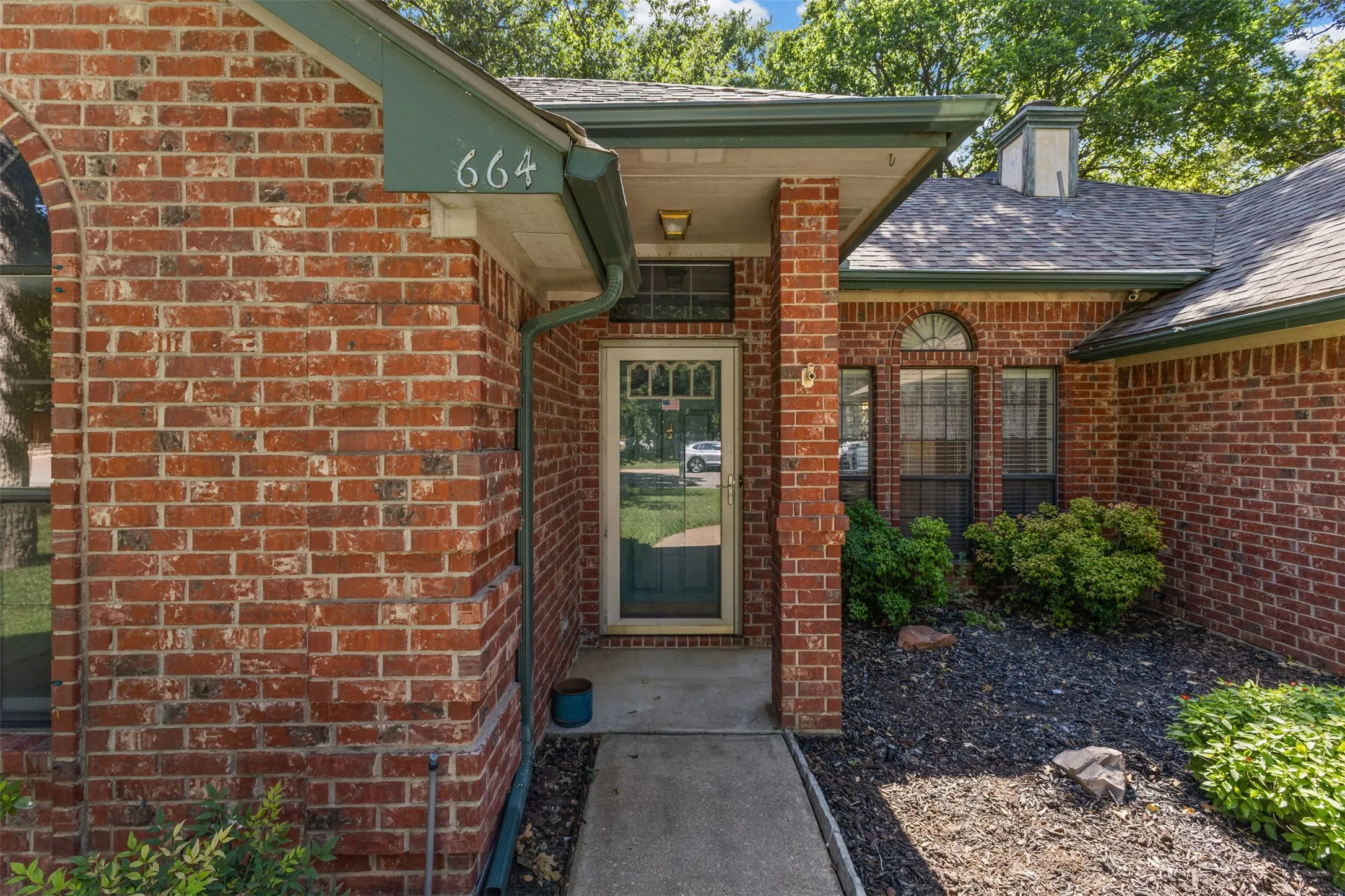 Single Family Residence For Sale in Johnson County , 664 Parkridge Boulevard, Burleson, Texas 76028, 3 Bedroom, 2 Bathroom, 2 Garage spaces, 1,400 Sqft, built in 1992, mls#21343457, Real Estate Agent in Burleson, Homes For Sale in Johnson county, Homes For Sale in Burleson, Realtor in Burleson Texas, Real Estate Brokerage Independent Realty Texas, Luminita Cordes Realtor