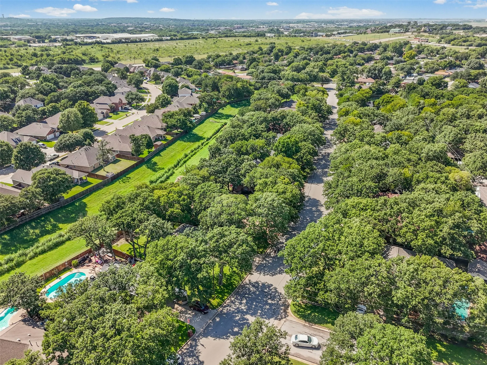 Single Family Residence For Sale in Johnson County , 664 Parkridge Boulevard, Burleson, Texas 76028, 3 Bedroom, 2 Bathroom, 2 Garage spaces, 1,400 Sqft, built in 1992, mls#21343457, Real Estate Agent in Burleson, Homes For Sale in Johnson county, Homes For Sale in Burleson, Realtor in Burleson Texas, Real Estate Brokerage Independent Realty Texas, Luminita Cordes Realtor
