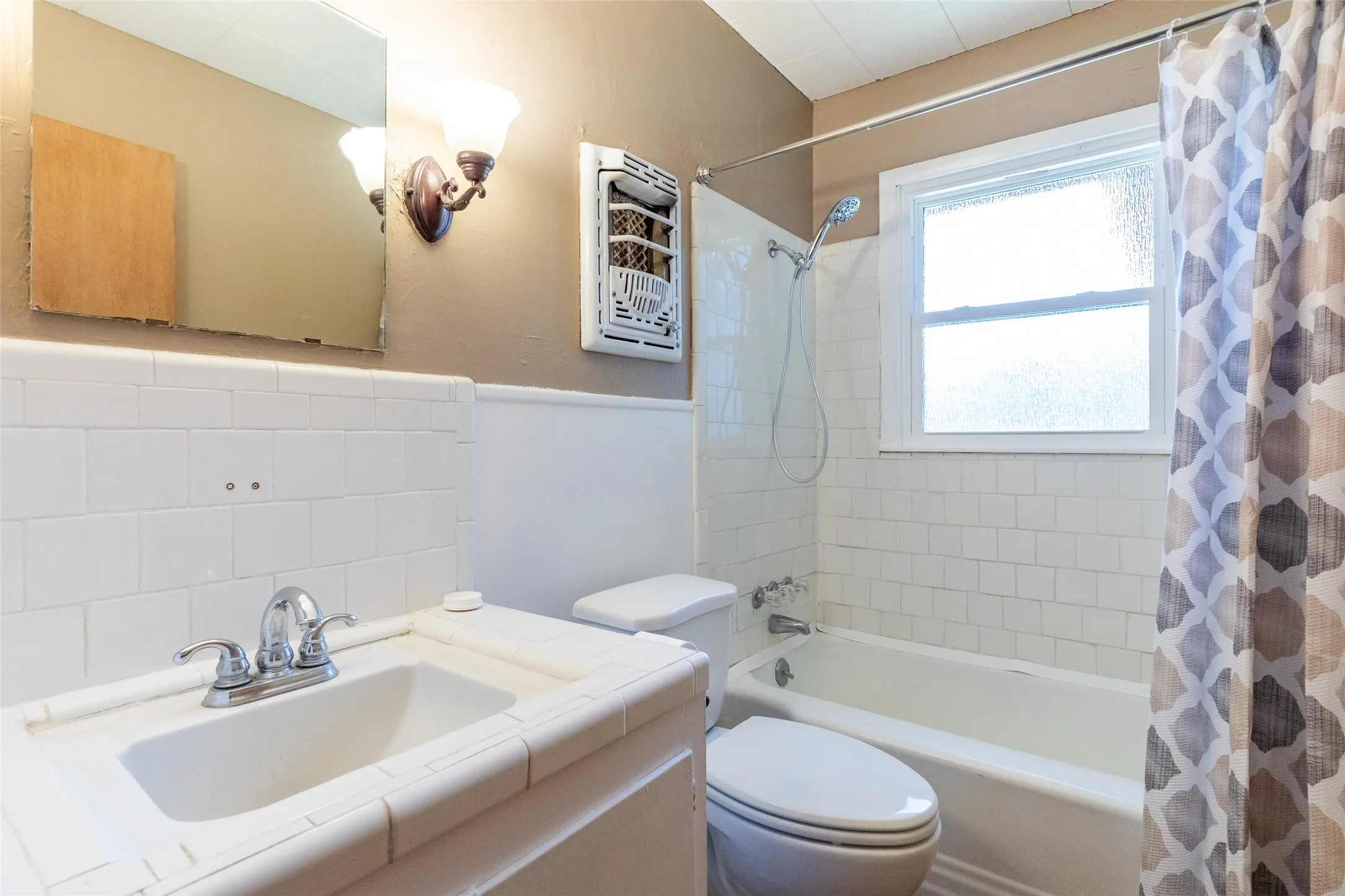 Single Family Residence For Sale in Taylor County , 2152 Westview Drive, Abilene, Texas 79603, 3 Bedroom, 2 Bathroom, Garage spaces, 1,648 Sqft, built in 1959, mls#21346881, Real Estate Agent in Abilene, Homes For Sale in Taylor county, Homes For Sale in Abilene, Realtor in Abilene Texas, Real Estate Brokerage Independent Realty Texas, Luminita Cordes Realtor