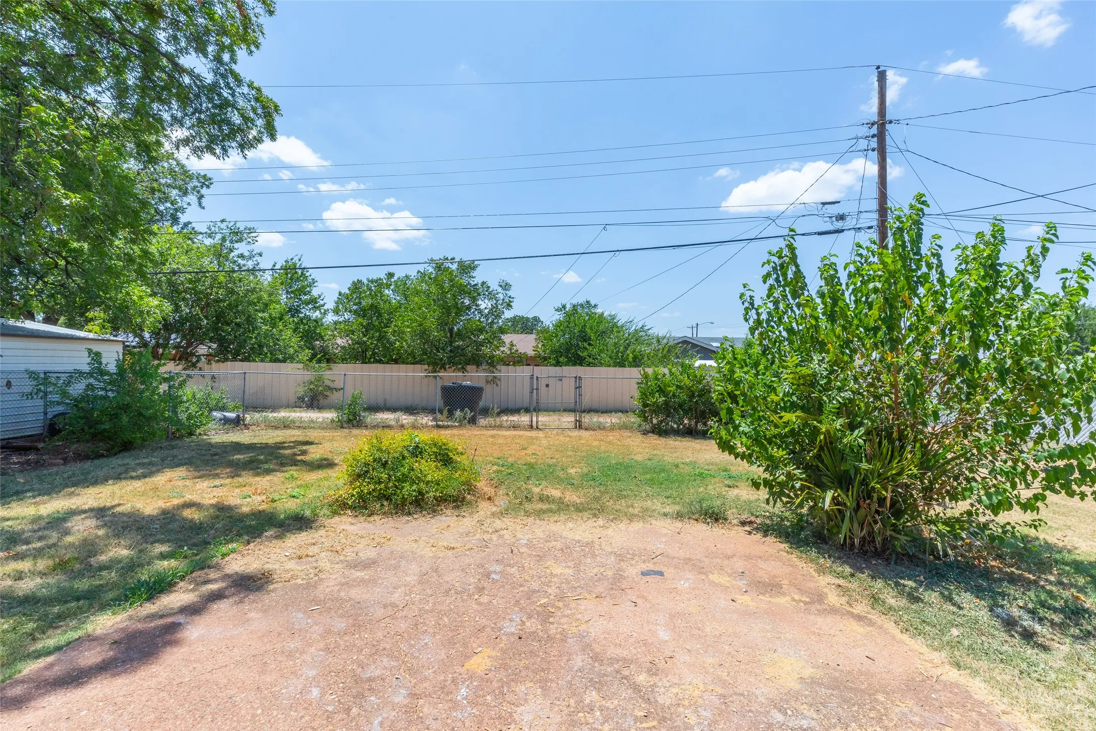 Single Family Residence For Sale in Taylor County , 2152 Westview Drive, Abilene, Texas 79603, 3 Bedroom, 2 Bathroom, Garage spaces, 1,648 Sqft, built in 1959, mls#21346881, Real Estate Agent in Abilene, Homes For Sale in Taylor county, Homes For Sale in Abilene, Realtor in Abilene Texas, Real Estate Brokerage Independent Realty Texas, Luminita Cordes Realtor