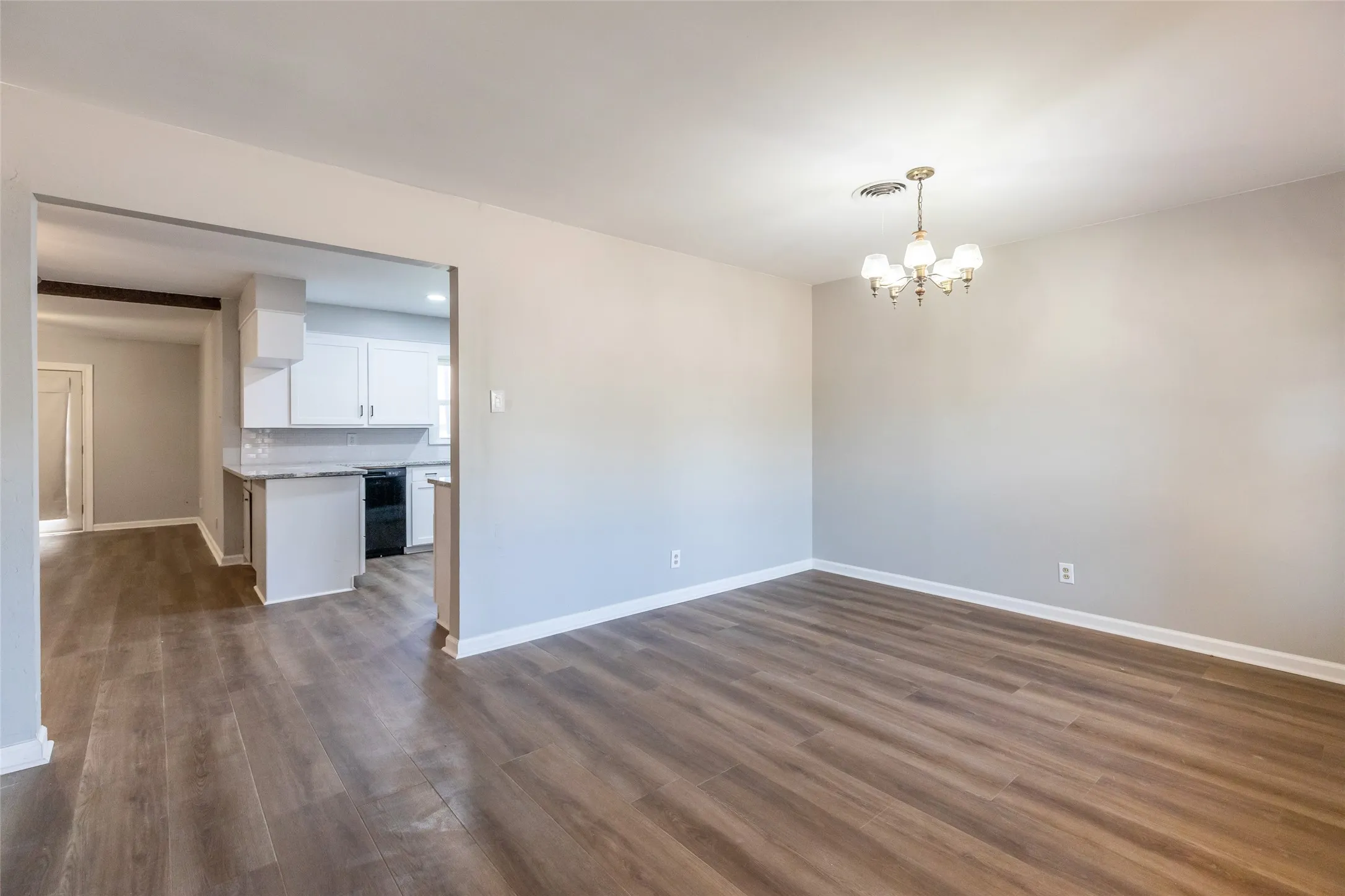 Single Family Residence For Sale in Taylor County , 2152 Westview Drive, Abilene, Texas 79603, 3 Bedroom, 2 Bathroom, Garage spaces, 1,648 Sqft, built in 1959, mls#21346881, Real Estate Agent in Abilene, Homes For Sale in Taylor county, Homes For Sale in Abilene, Realtor in Abilene Texas, Real Estate Brokerage Independent Realty Texas, Luminita Cordes Realtor