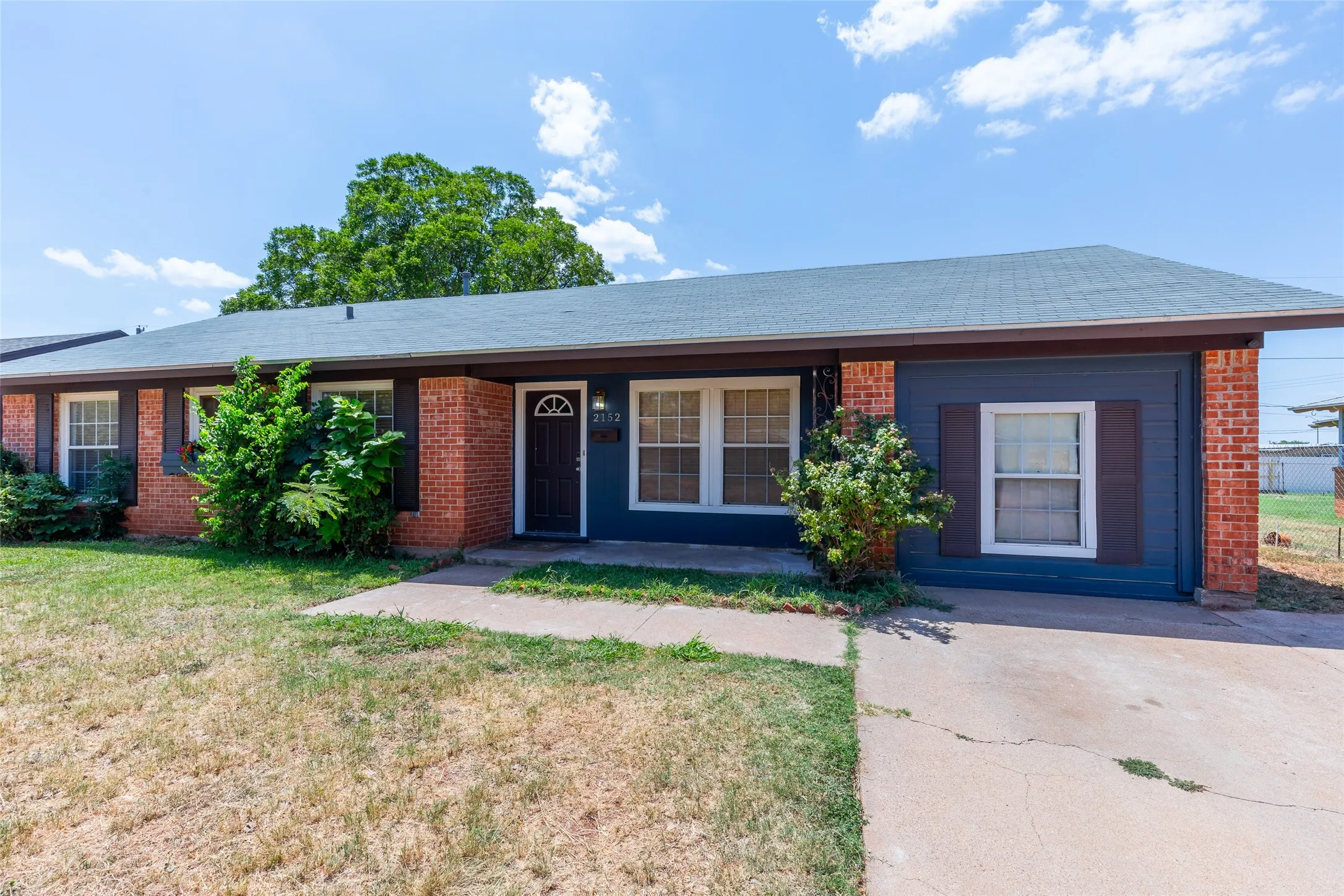 Single Family Residence For Sale in Taylor County , 2152 Westview Drive, Abilene, Texas 79603, 3 Bedroom, 2 Bathroom, Garage spaces, 1,648 Sqft, built in 1959, mls#21346881, Real Estate Agent in Abilene, Homes For Sale in Taylor county, Homes For Sale in Abilene, Realtor in Abilene Texas, Real Estate Brokerage Independent Realty Texas, Luminita Cordes Realtor