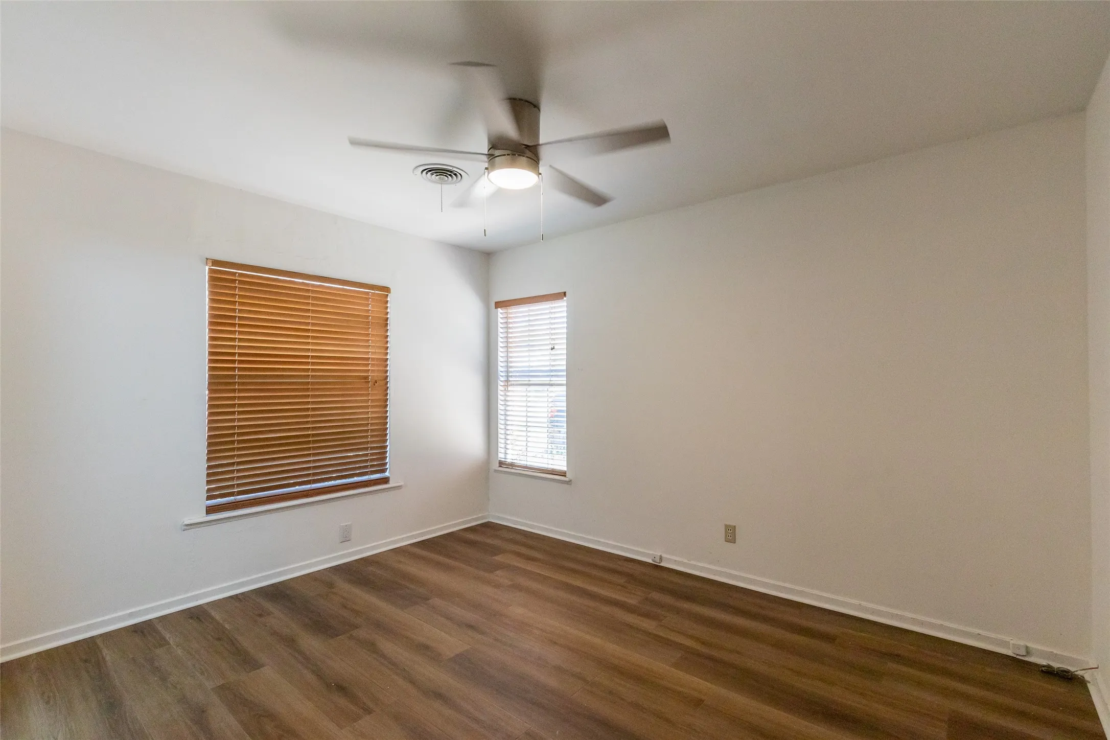 Single Family Residence For Sale in Taylor County , 2152 Westview Drive, Abilene, Texas 79603, 3 Bedroom, 2 Bathroom, Garage spaces, 1,648 Sqft, built in 1959, mls#21346881, Real Estate Agent in Abilene, Homes For Sale in Taylor county, Homes For Sale in Abilene, Realtor in Abilene Texas, Real Estate Brokerage Independent Realty Texas, Luminita Cordes Realtor