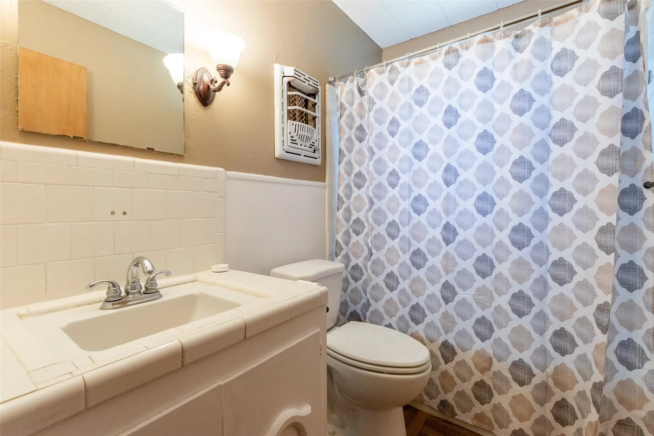 Single Family Residence For Sale in Taylor County , 2152 Westview Drive, Abilene, Texas 79603, 3 Bedroom, 2 Bathroom, Garage spaces, 1,648 Sqft, built in 1959, mls#21346881, Real Estate Agent in Abilene, Homes For Sale in Taylor county, Homes For Sale in Abilene, Realtor in Abilene Texas, Real Estate Brokerage Independent Realty Texas, Luminita Cordes Realtor