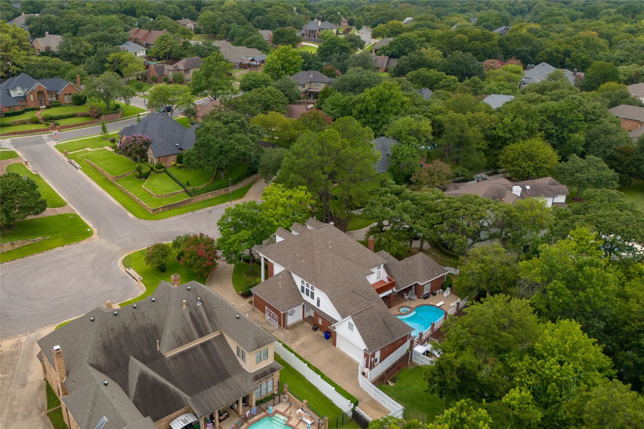 Single Family Residence For Sale in Tarrant County , 4106 Trail Bend Court, Colleyville, Texas 76034, 4 Bedroom, 5 Bathroom, 3 Garage spaces, 4,354 Sqft, built in 1988, mls#21346797, Real Estate Agent in Colleyville, Homes For Sale in Tarrant county, Homes For Sale in Colleyville, Realtor in Colleyville Texas, Real Estate Brokerage Independent Realty Texas, Luminita Cordes Realtor