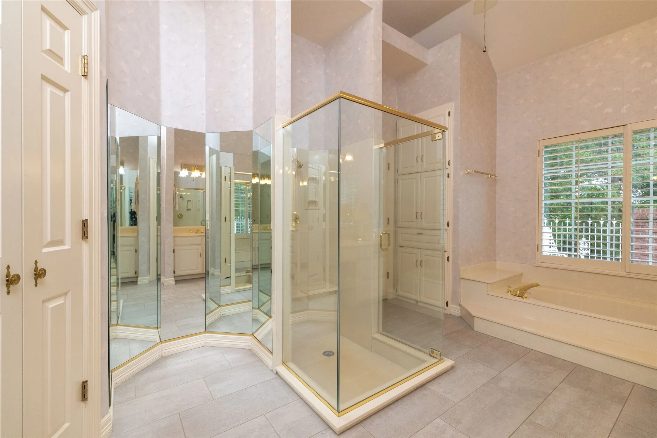 Single Family Residence For Sale in Tarrant County , 4106 Trail Bend Court, Colleyville, Texas 76034, 4 Bedroom, 5 Bathroom, 3 Garage spaces, 4,354 Sqft, built in 1988, mls#21346797, Real Estate Agent in Colleyville, Homes For Sale in Tarrant county, Homes For Sale in Colleyville, Realtor in Colleyville Texas, Real Estate Brokerage Independent Realty Texas, Luminita Cordes Realtor