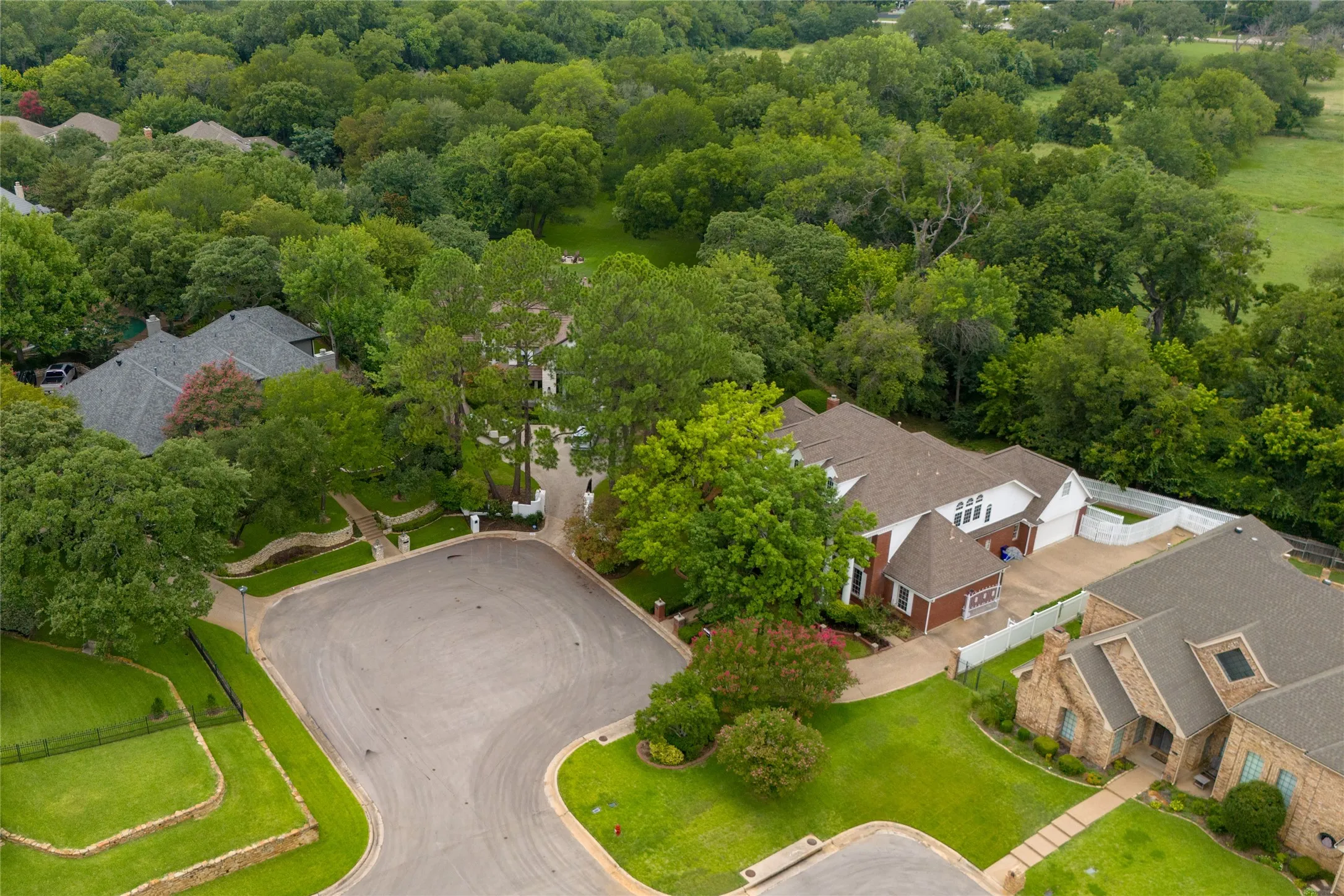 Single Family Residence For Sale in Tarrant County , 4106 Trail Bend Court, Colleyville, Texas 76034, 4 Bedroom, 5 Bathroom, 3 Garage spaces, 4,354 Sqft, built in 1988, mls#21346797, Real Estate Agent in Colleyville, Homes For Sale in Tarrant county, Homes For Sale in Colleyville, Realtor in Colleyville Texas, Real Estate Brokerage Independent Realty Texas, Luminita Cordes Realtor
