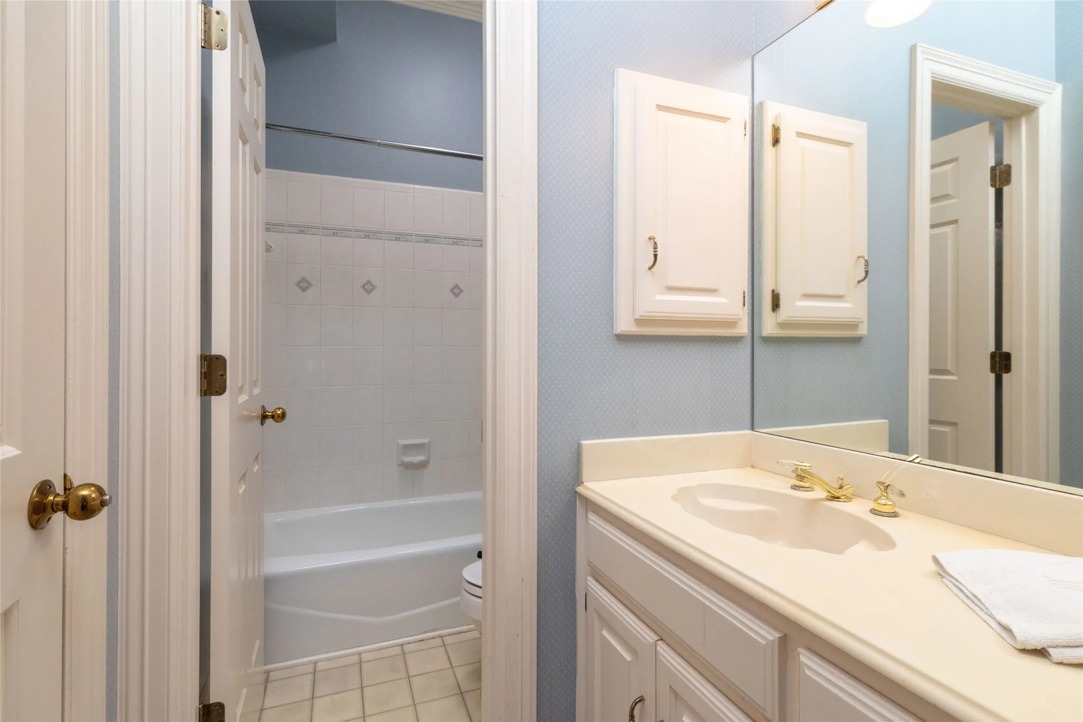 Single Family Residence For Sale in Tarrant County , 4106 Trail Bend Court, Colleyville, Texas 76034, 4 Bedroom, 5 Bathroom, 3 Garage spaces, 4,354 Sqft, built in 1988, mls#21346797, Real Estate Agent in Colleyville, Homes For Sale in Tarrant county, Homes For Sale in Colleyville, Realtor in Colleyville Texas, Real Estate Brokerage Independent Realty Texas, Luminita Cordes Realtor