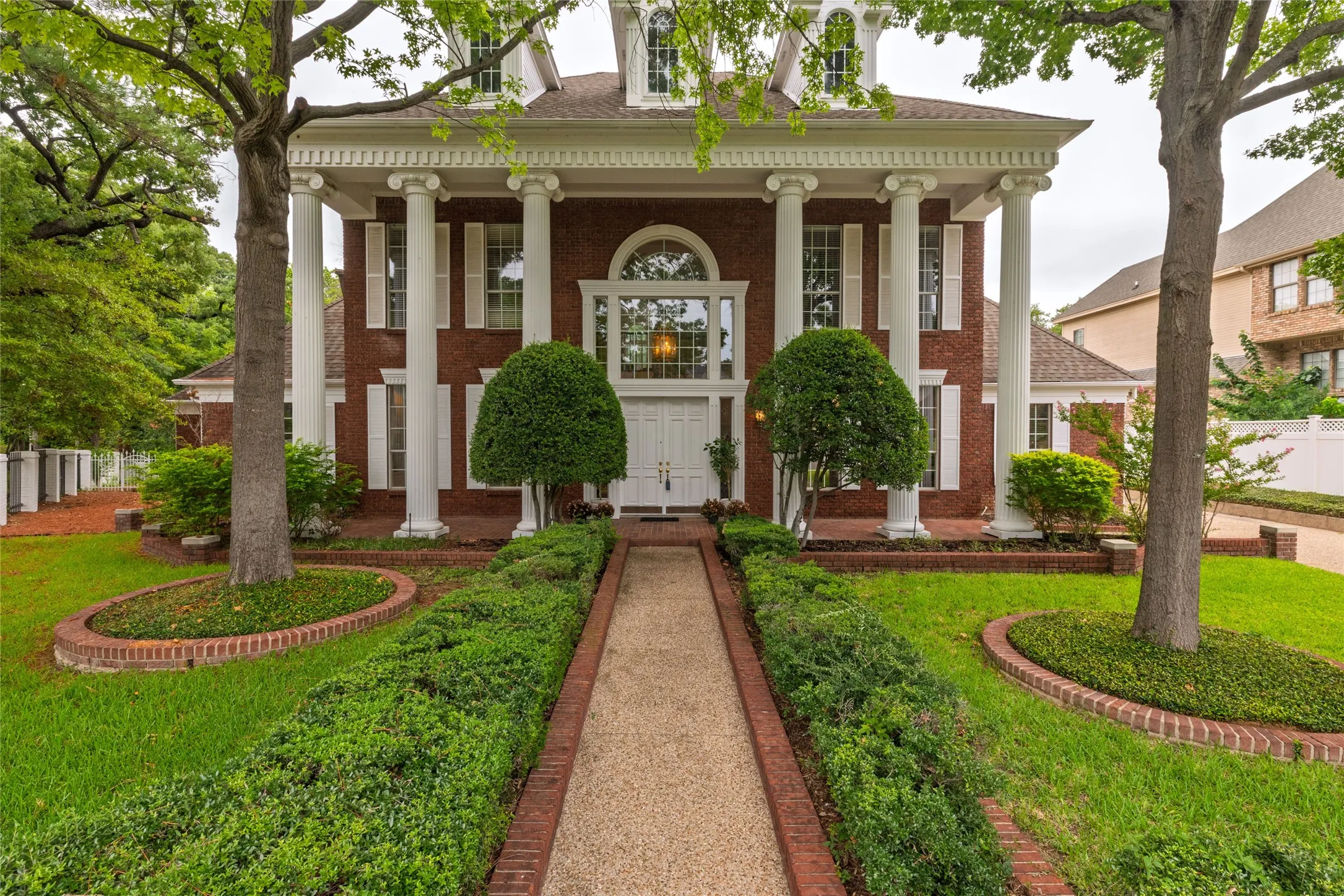 Single Family Residence For Sale in Tarrant County , 4106 Trail Bend Court, Colleyville, Texas 76034, 4 Bedroom, 5 Bathroom, 3 Garage spaces, 4,354 Sqft, built in 1988, mls#21346797, Real Estate Agent in Colleyville, Homes For Sale in Tarrant county, Homes For Sale in Colleyville, Realtor in Colleyville Texas, Real Estate Brokerage Independent Realty Texas, Luminita Cordes Realtor