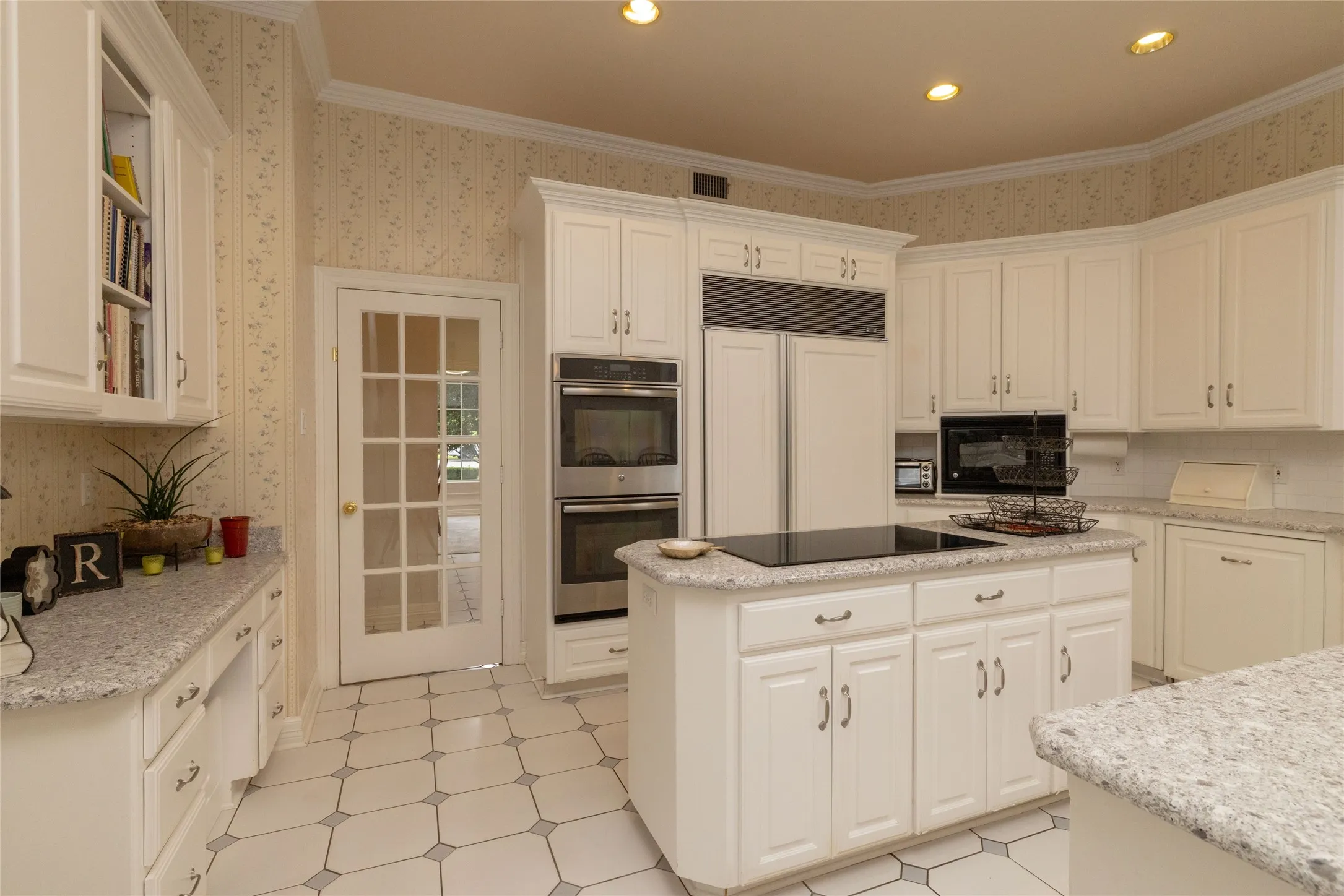 Single Family Residence For Sale in Tarrant County , 4106 Trail Bend Court, Colleyville, Texas 76034, 4 Bedroom, 5 Bathroom, 3 Garage spaces, 4,354 Sqft, built in 1988, mls#21346797, Real Estate Agent in Colleyville, Homes For Sale in Tarrant county, Homes For Sale in Colleyville, Realtor in Colleyville Texas, Real Estate Brokerage Independent Realty Texas, Luminita Cordes Realtor