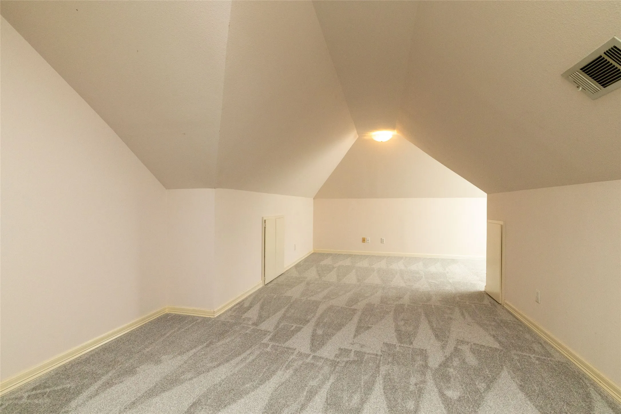 Single Family Residence For Sale in Tarrant County , 4106 Trail Bend Court, Colleyville, Texas 76034, 4 Bedroom, 5 Bathroom, 3 Garage spaces, 4,354 Sqft, built in 1988, mls#21346797, Real Estate Agent in Colleyville, Homes For Sale in Tarrant county, Homes For Sale in Colleyville, Realtor in Colleyville Texas, Real Estate Brokerage Independent Realty Texas, Luminita Cordes Realtor