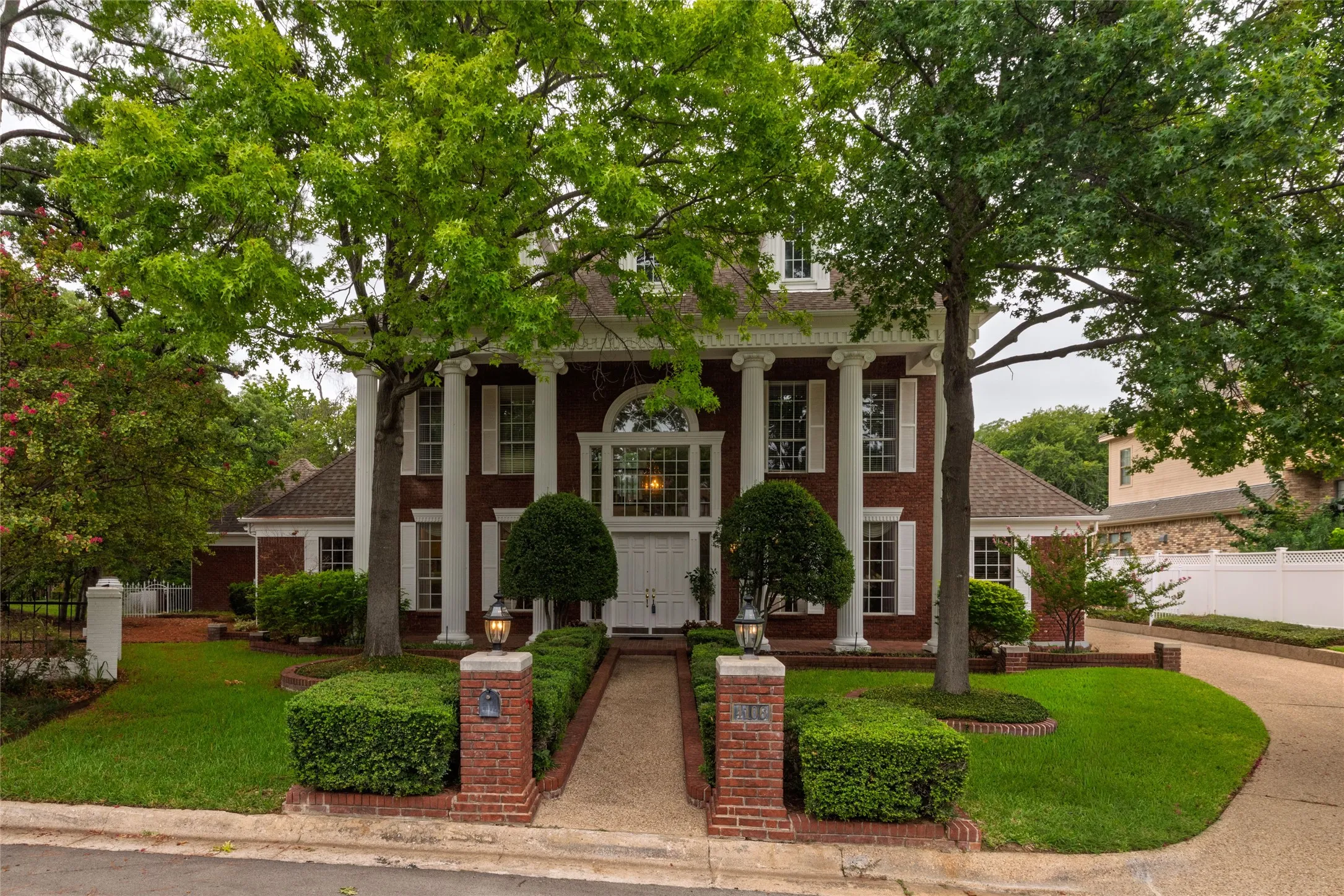 Single Family Residence For Sale in Tarrant County , 4106 Trail Bend Court, Colleyville, Texas 76034, 4 Bedroom, 5 Bathroom, 3 Garage spaces, 4,354 Sqft, built in 1988, mls#21346797, Real Estate Agent in Colleyville, Homes For Sale in Tarrant county, Homes For Sale in Colleyville, Realtor in Colleyville Texas, Real Estate Brokerage Independent Realty Texas, Luminita Cordes Realtor