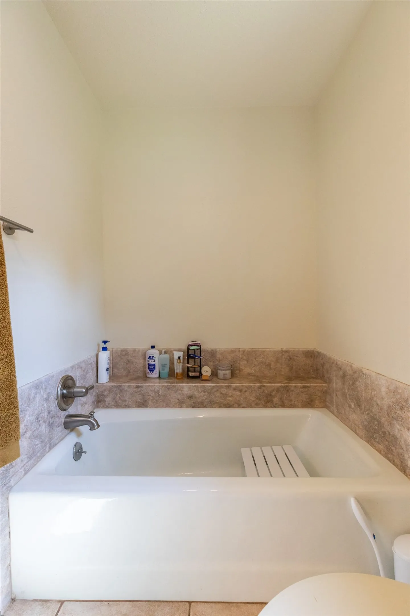 Single Family Residence For Sale in Taylor County , 5025 Patsye Ann Cove, Abilene, Texas 79606, 4 Bedroom, 2 Bathroom, 2 Garage spaces, 2,368 Sqft, built in 1982, mls#21345628, Real Estate Agent in Abilene, Homes For Sale in Taylor county, Homes For Sale in Abilene, Realtor in Abilene Texas, Real Estate Brokerage Independent Realty Texas, Luminita Cordes Realtor