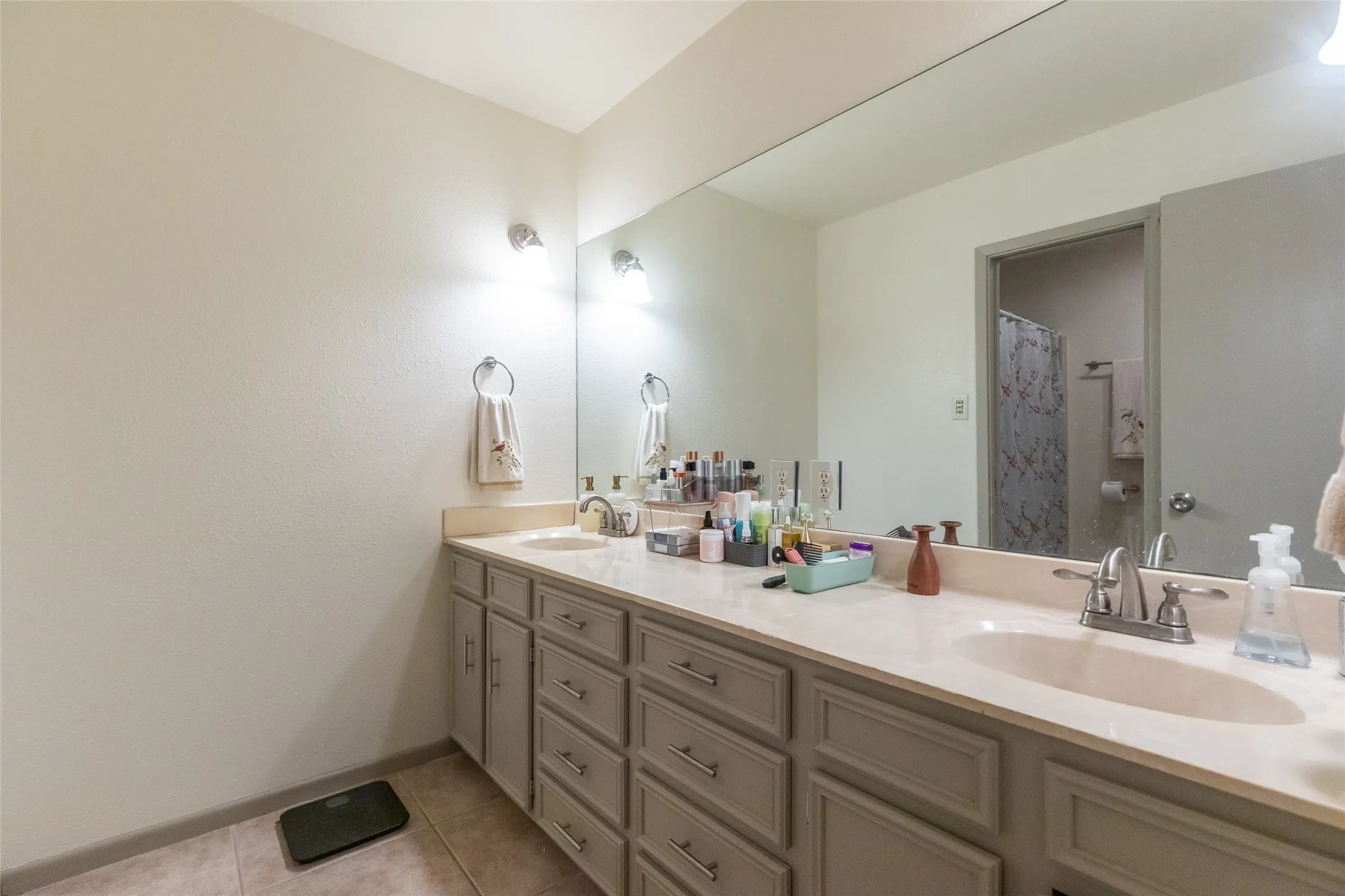 Single Family Residence For Sale in Taylor County , 5025 Patsye Ann Cove, Abilene, Texas 79606, 4 Bedroom, 2 Bathroom, 2 Garage spaces, 2,368 Sqft, built in 1982, mls#21345628, Real Estate Agent in Abilene, Homes For Sale in Taylor county, Homes For Sale in Abilene, Realtor in Abilene Texas, Real Estate Brokerage Independent Realty Texas, Luminita Cordes Realtor