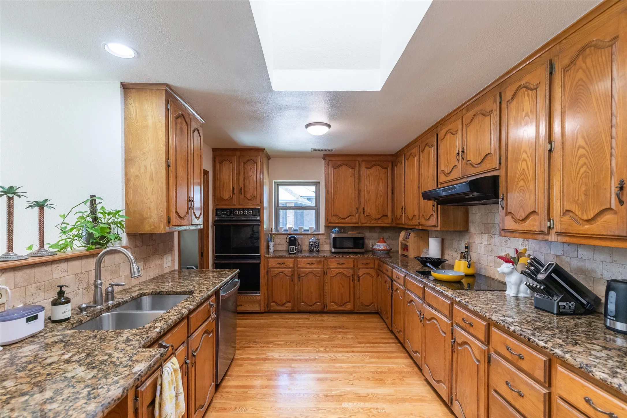 Single Family Residence For Sale in Taylor County , 5025 Patsye Ann Cove, Abilene, Texas 79606, 4 Bedroom, 2 Bathroom, 2 Garage spaces, 2,368 Sqft, built in 1982, mls#21345628, Real Estate Agent in Abilene, Homes For Sale in Taylor county, Homes For Sale in Abilene, Realtor in Abilene Texas, Real Estate Brokerage Independent Realty Texas, Luminita Cordes Realtor