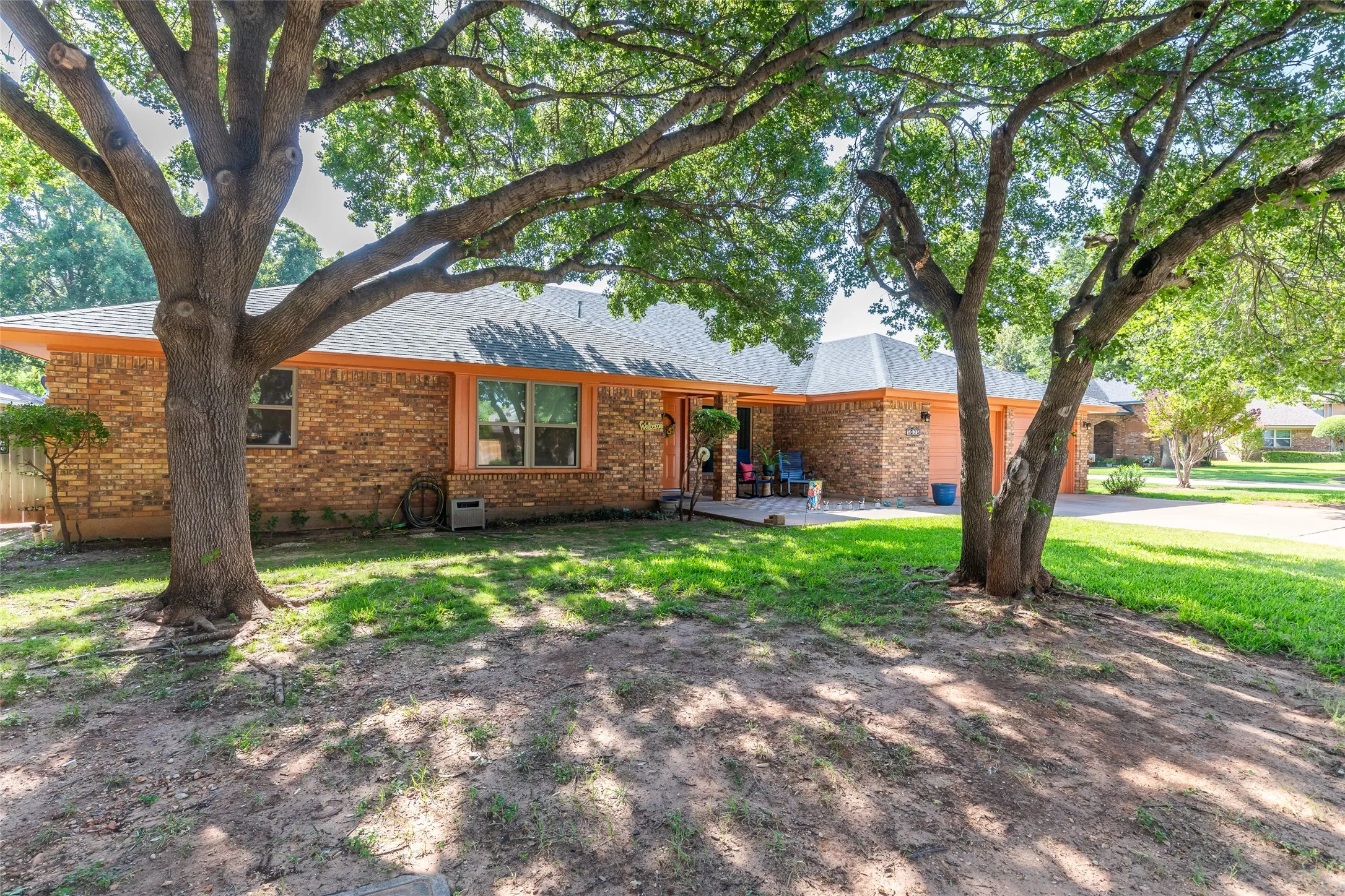 Single Family Residence For Sale in Taylor County , 5025 Patsye Ann Cove, Abilene, Texas 79606, 4 Bedroom, 2 Bathroom, 2 Garage spaces, 2,368 Sqft, built in 1982, mls#21345628, Real Estate Agent in Abilene, Homes For Sale in Taylor county, Homes For Sale in Abilene, Realtor in Abilene Texas, Real Estate Brokerage Independent Realty Texas, Luminita Cordes Realtor
