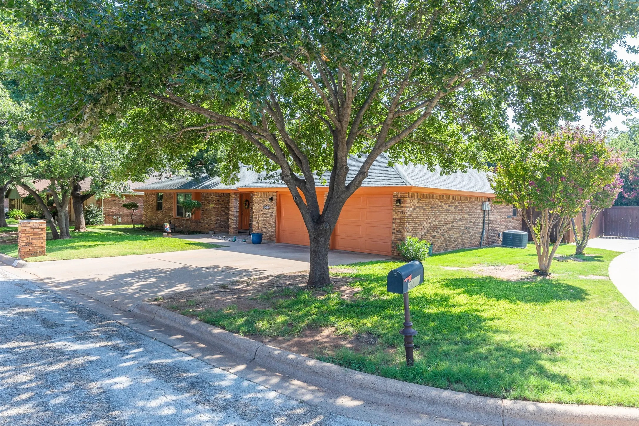 Single Family Residence For Sale in Taylor County , 5025 Patsye Ann Cove, Abilene, Texas 79606, 4 Bedroom, 2 Bathroom, 2 Garage spaces, 2,368 Sqft, built in 1982, mls#21345628, Real Estate Agent in Abilene, Homes For Sale in Taylor county, Homes For Sale in Abilene, Realtor in Abilene Texas, Real Estate Brokerage Independent Realty Texas, Luminita Cordes Realtor