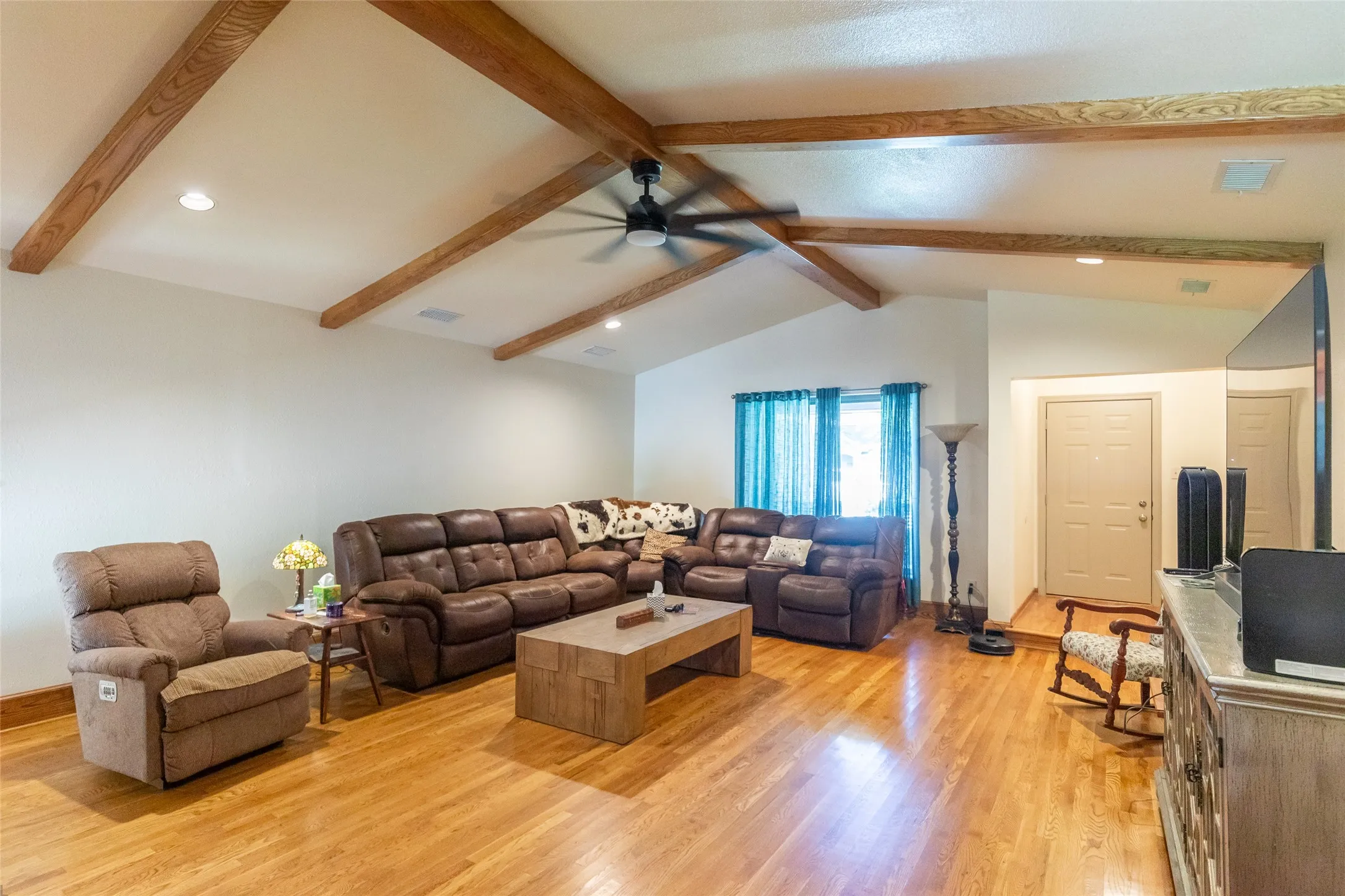 Single Family Residence For Sale in Taylor County , 5025 Patsye Ann Cove, Abilene, Texas 79606, 4 Bedroom, 2 Bathroom, 2 Garage spaces, 2,368 Sqft, built in 1982, mls#21345628, Real Estate Agent in Abilene, Homes For Sale in Taylor county, Homes For Sale in Abilene, Realtor in Abilene Texas, Real Estate Brokerage Independent Realty Texas, Luminita Cordes Realtor