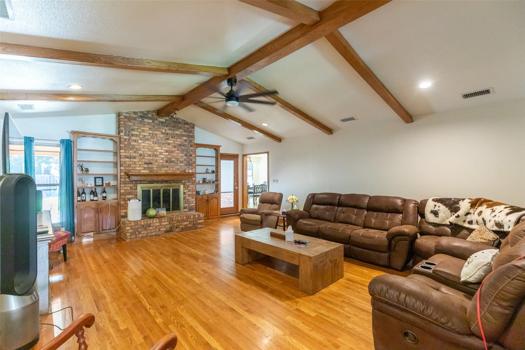 Single Family Residence For Sale in Taylor County , 5025 Patsye Ann Cove, Abilene, Texas 79606, 4 Bedroom, 2 Bathroom, 2 Garage spaces, 2,368 Sqft, built in 1982, mls#21345628, Real Estate Agent in Abilene, Homes For Sale in Taylor county, Homes For Sale in Abilene, Realtor in Abilene Texas, Real Estate Brokerage Independent Realty Texas, Luminita Cordes Realtor